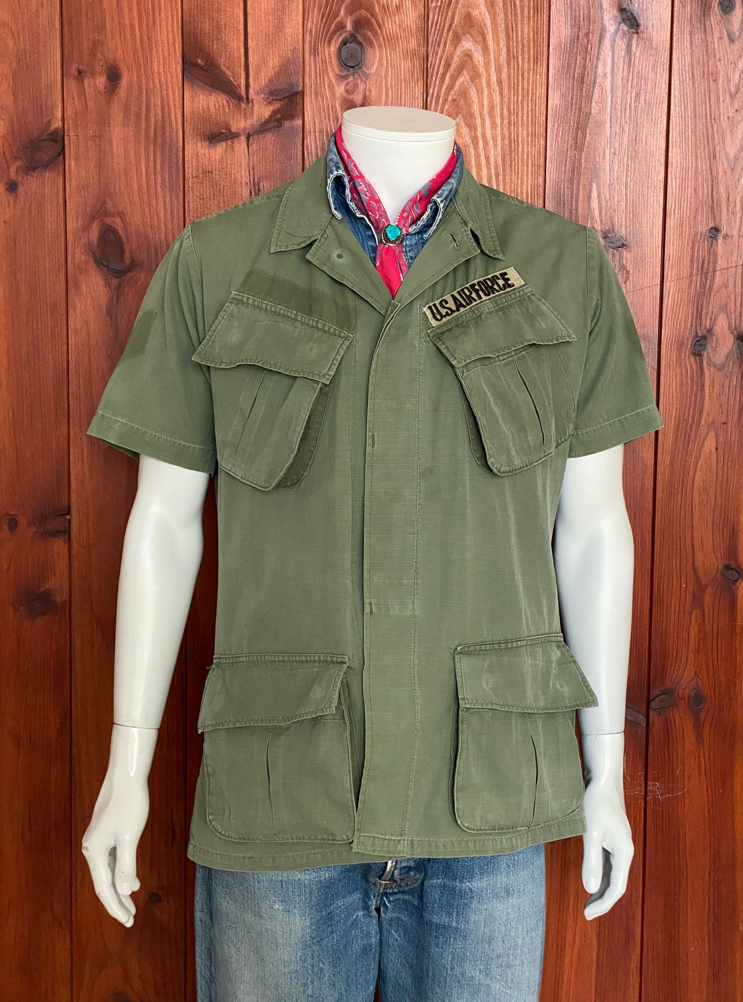Small Reg. Authentic 1969 US Army Vintage Vietnam jungle jacket.