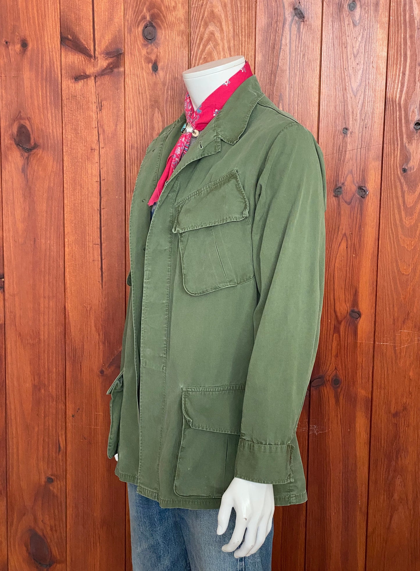 Med Reg. Authentic 1967 3th pattern US Army Vintage tropical Vietnam  jungle jacket.