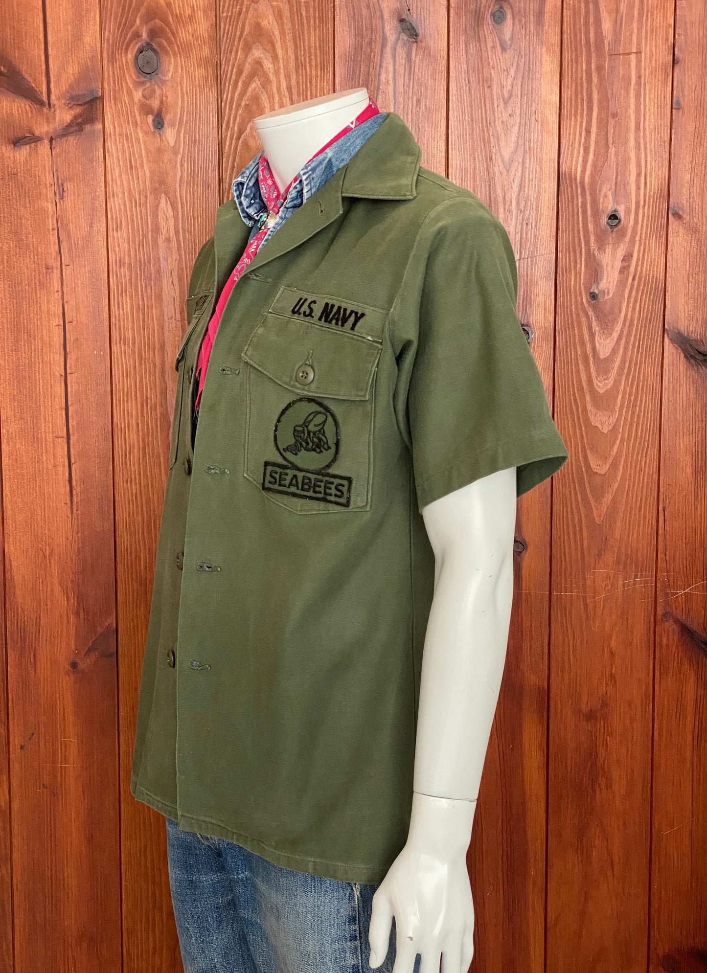 Size M. Authentic Seabees US Army 70s Vietnam era Vintage OG-107 fatigue Shirt.