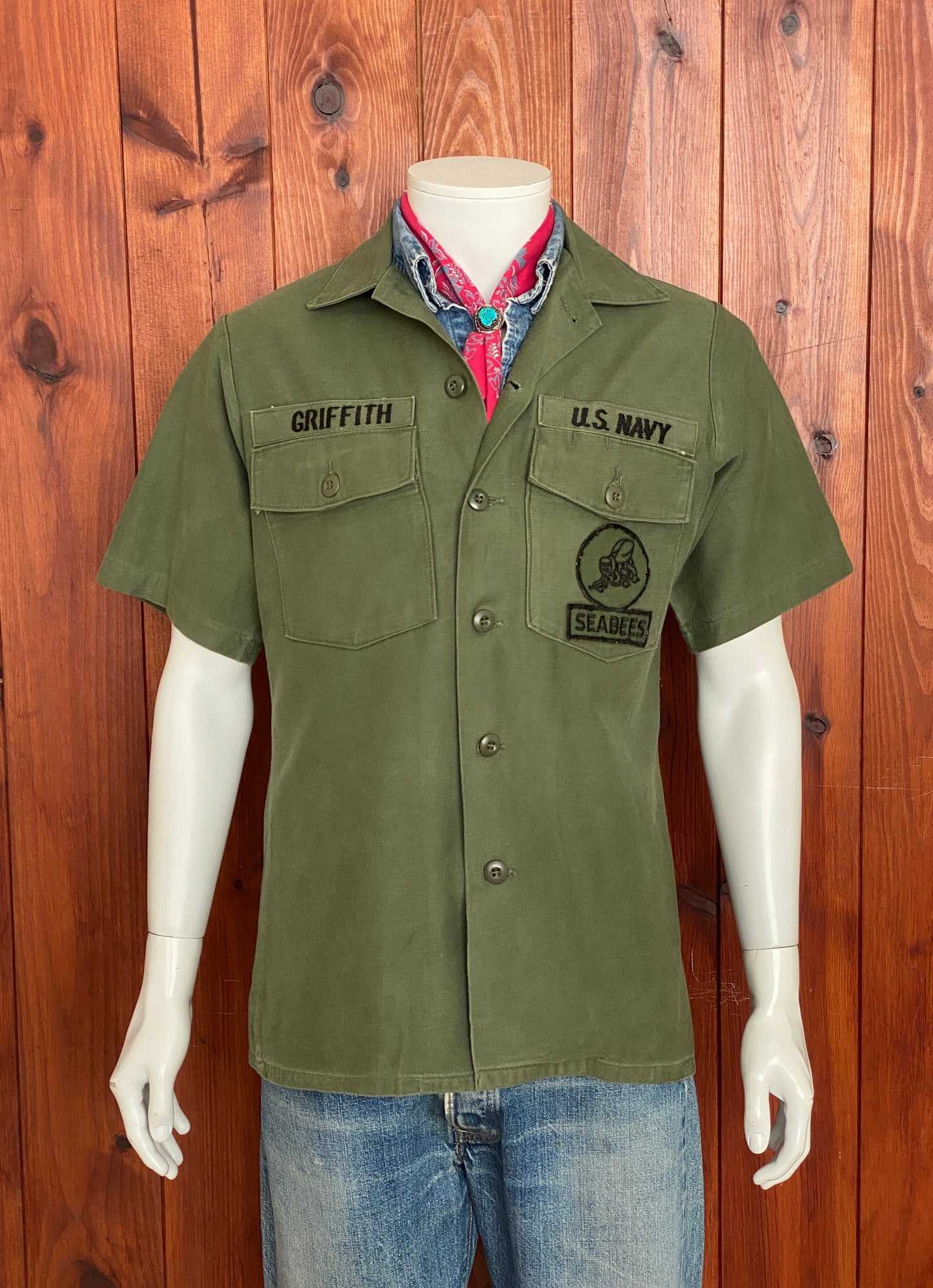 Size M. Authentic Seabees US Army 70s Vietnam era Vintage OG-107 fatigue Shirt.