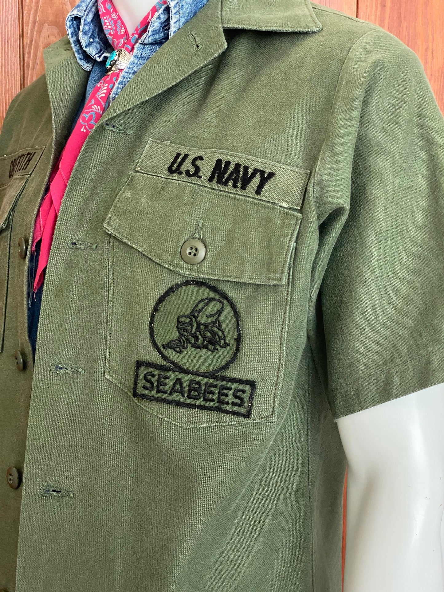 Size M. Authentic Seabees US Army 70s Vietnam era Vintage OG-107 fatigue Shirt.