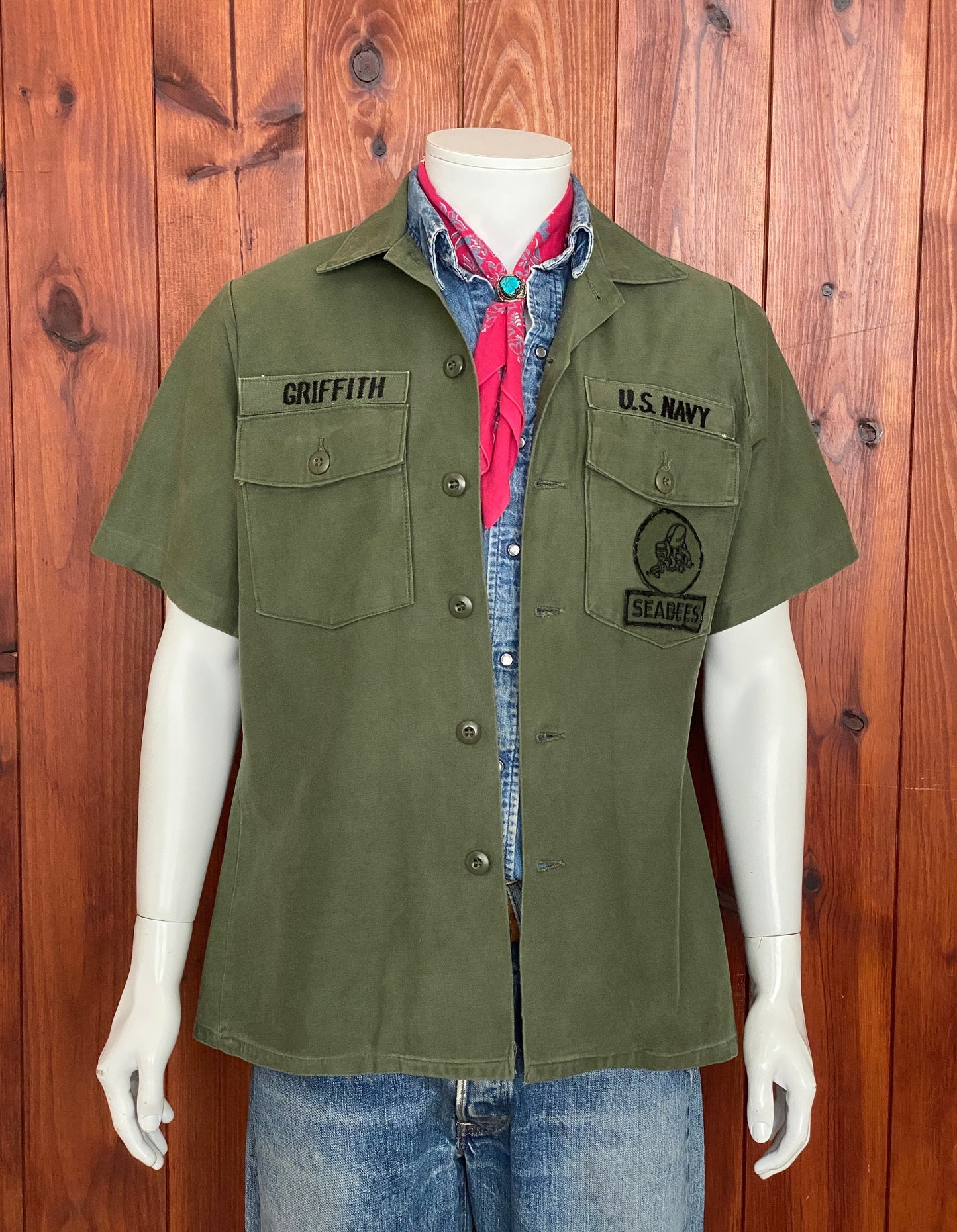 Size M. Authentic Seabees US Army 70s Vietnam era Vintage OG-107 fatigue Shirt.