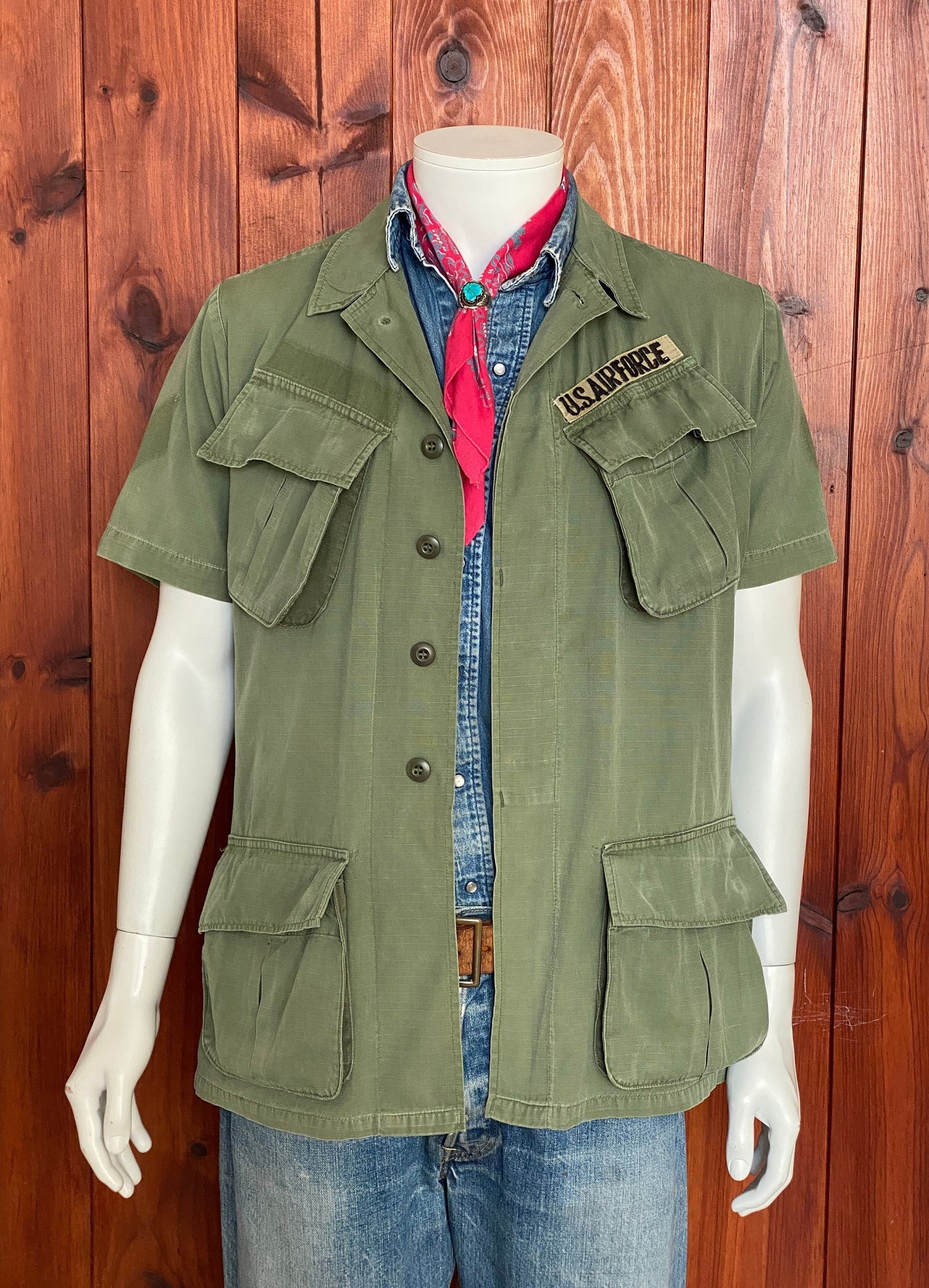Small Reg. Authentic 1969 US Army Vintage Vietnam jungle jacket.
