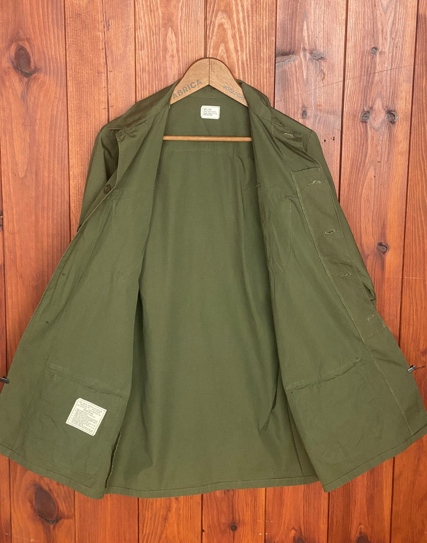 Small Long. Authentic 1970 US Army Vintage Vietnam era tropical jungle jacket.