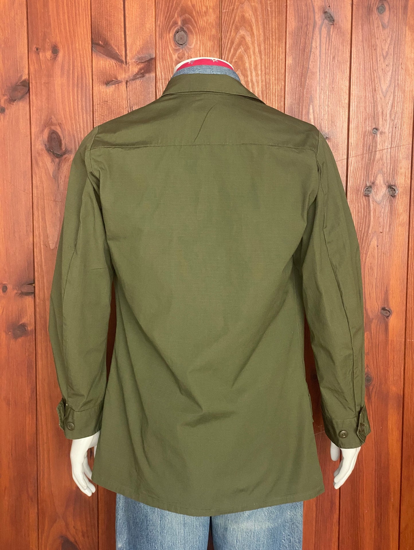 Small Long. Authentic 1970 US Army Vintage Vietnam era tropical jungle jacket.