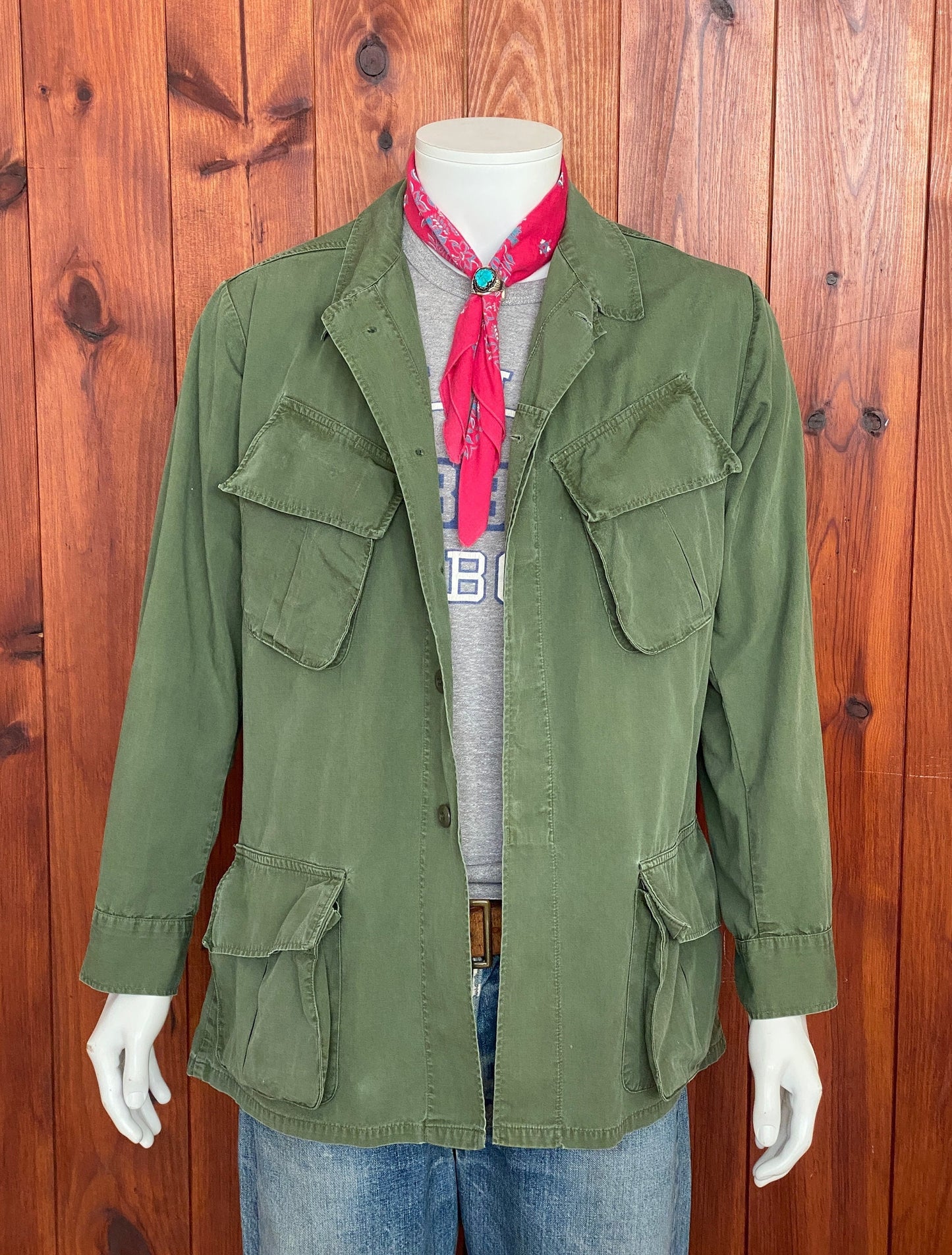 Med Reg. Authentic 1967 3th pattern US Army Vintage tropical Vietnam  jungle jacket.