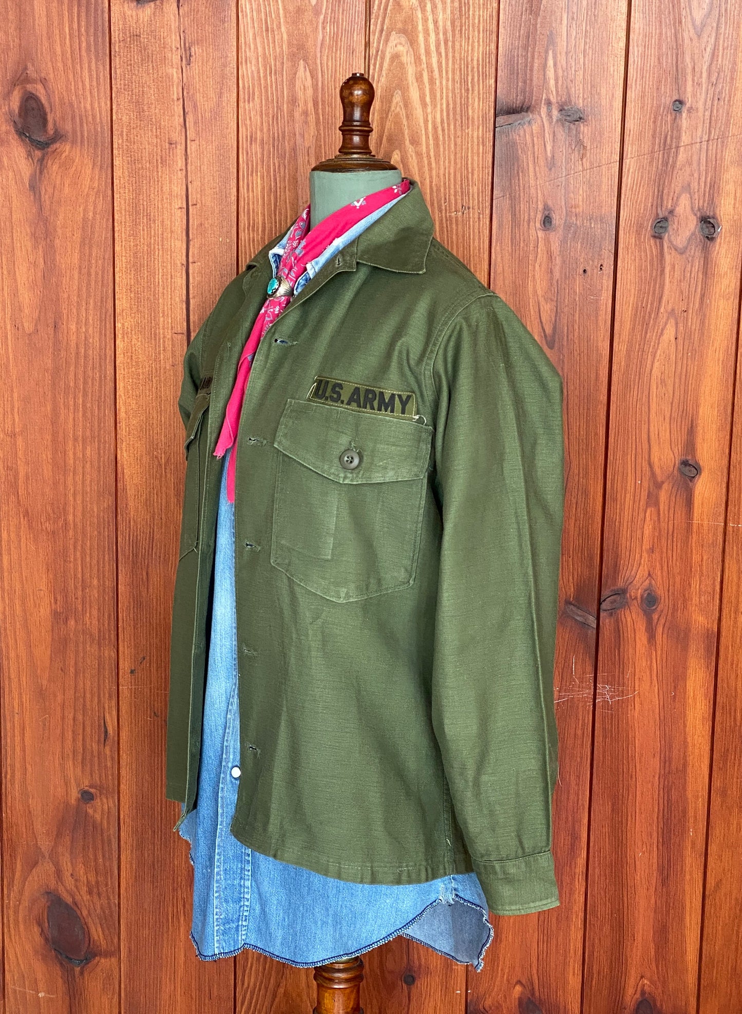 X Small Short. Authentic 60s US Army Type I vintage OG-107 fatigue shirt.