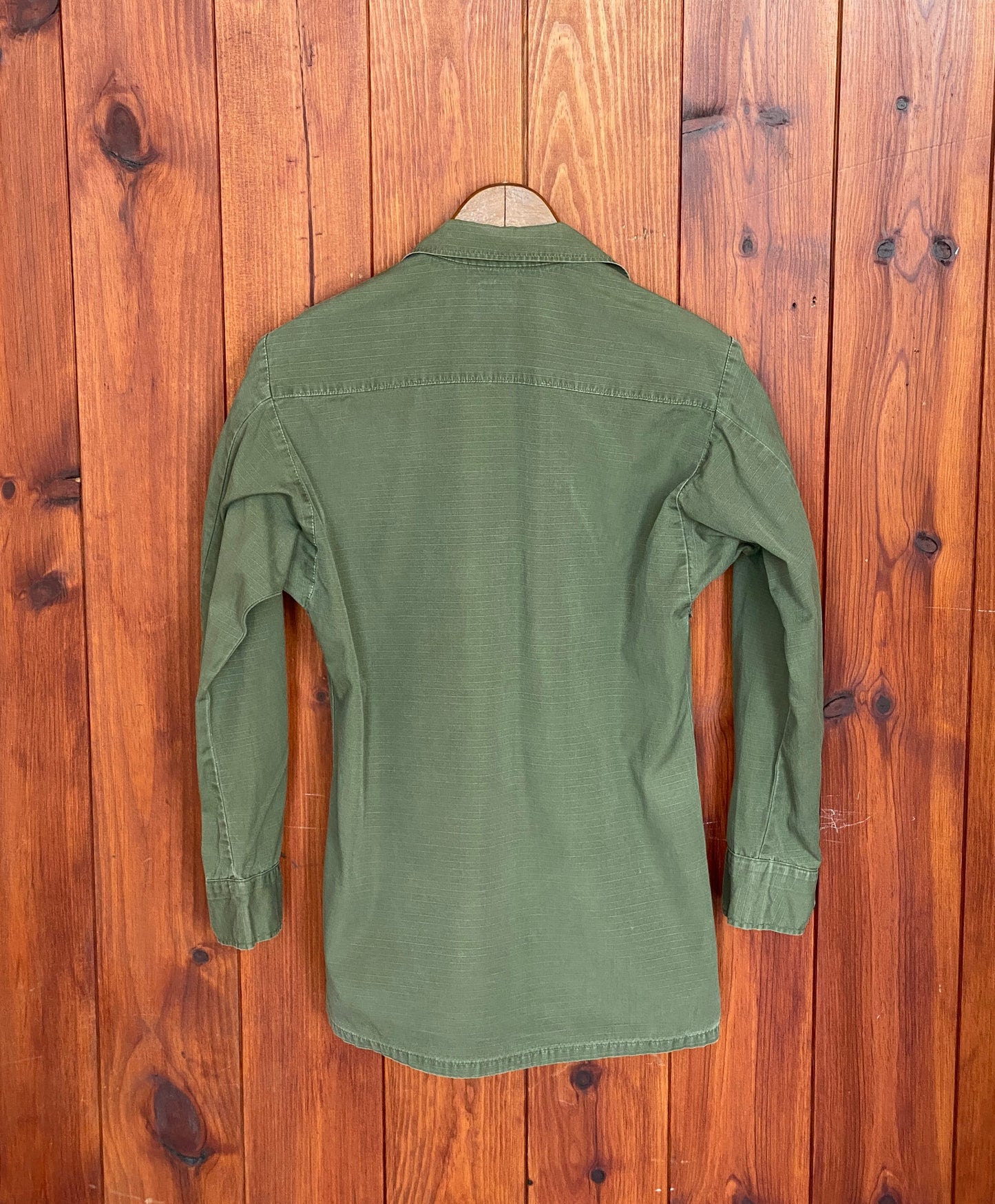 X Small Short. Authentic 1970 US Army Vintage tropical Vietnam  jungle jacket.
