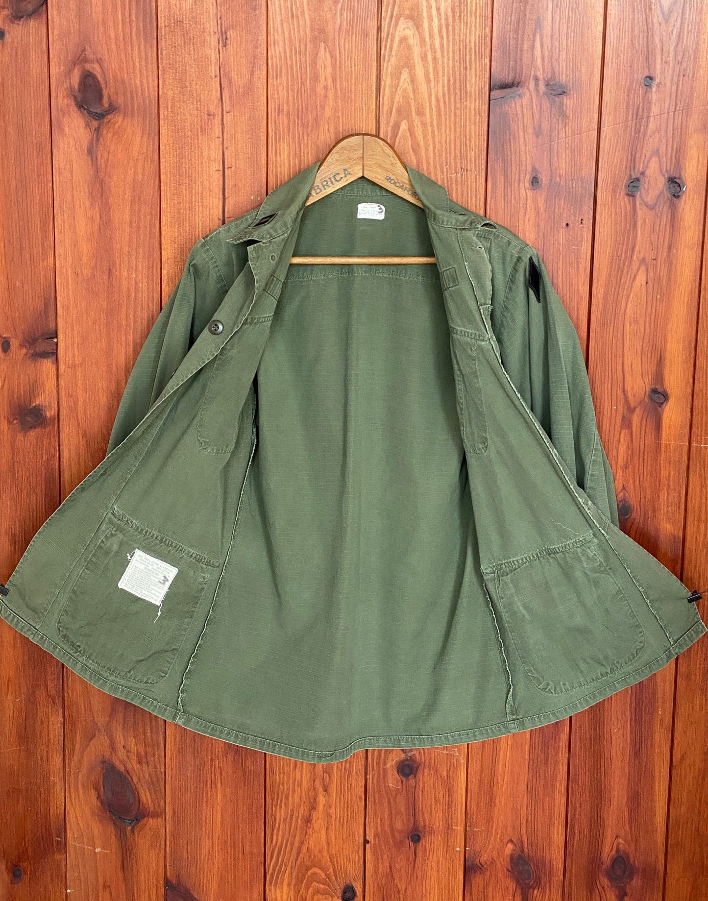 X Small Short. Authentic 1970 US Army Vintage tropical Vietnam  jungle jacket.