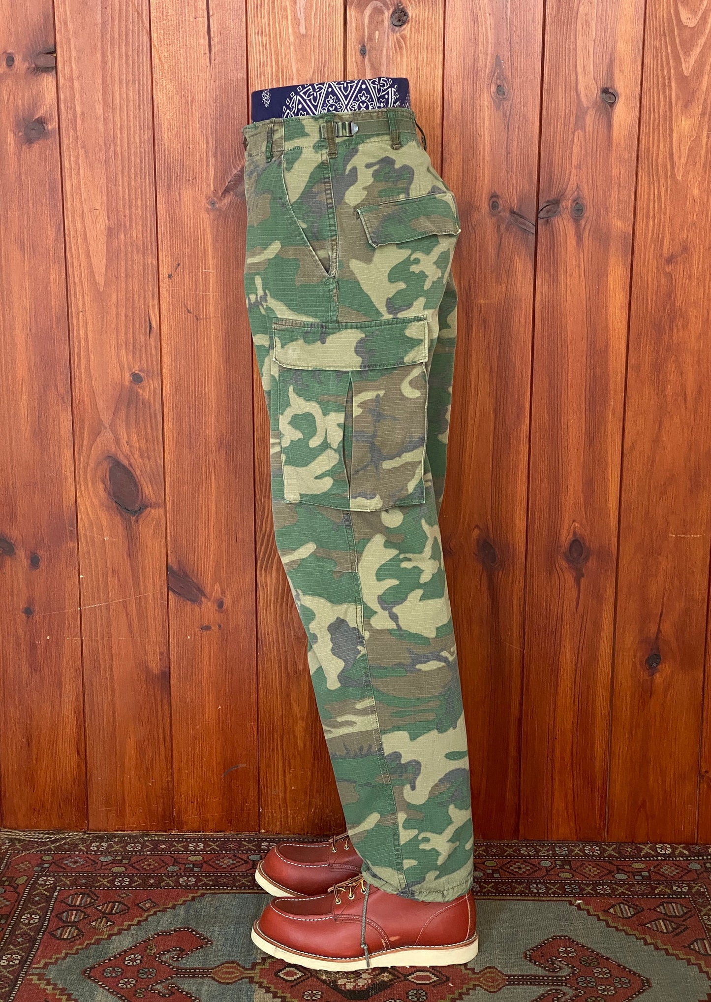 Small long. Authentic US Army 1977 camouflage jungle pants.