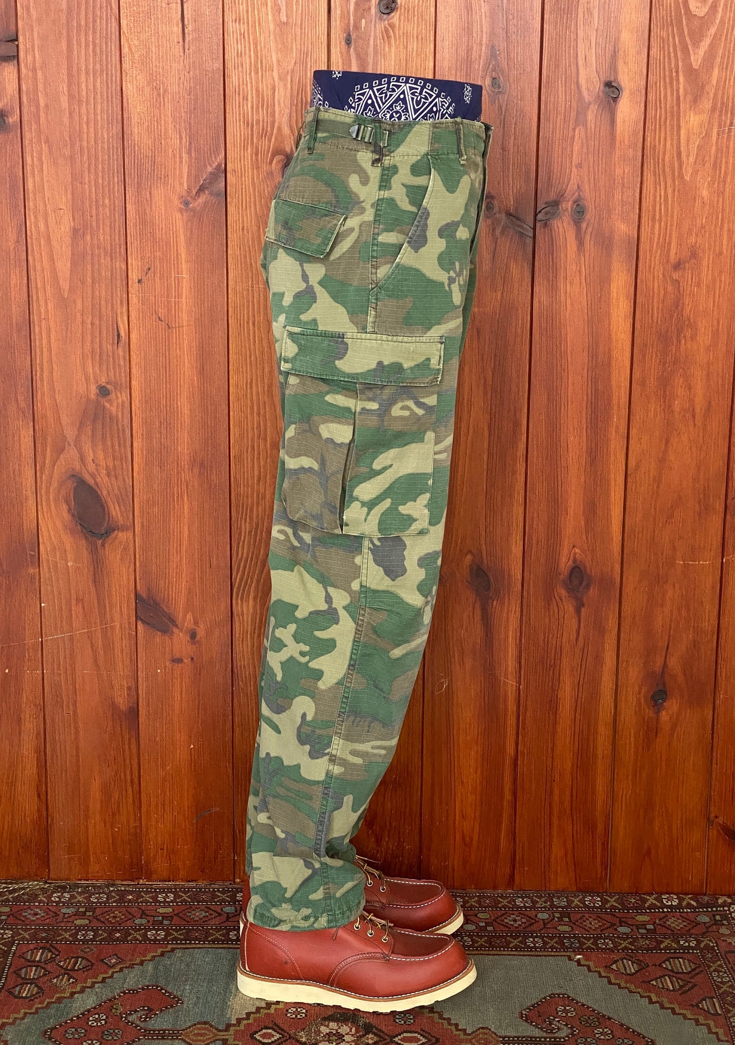 Small long. Authentic US Army 1977 camouflage jungle pants.