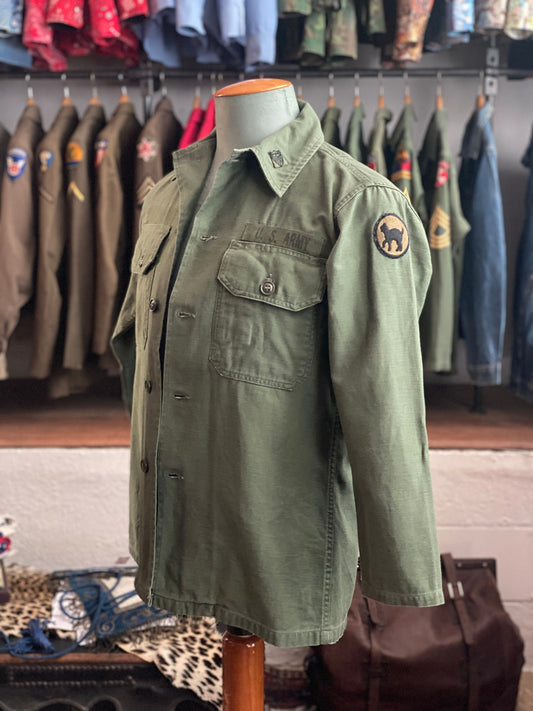 Size Small. Authentic US Army 1965 Vietnam era vintage OG-107 fatigue shirt