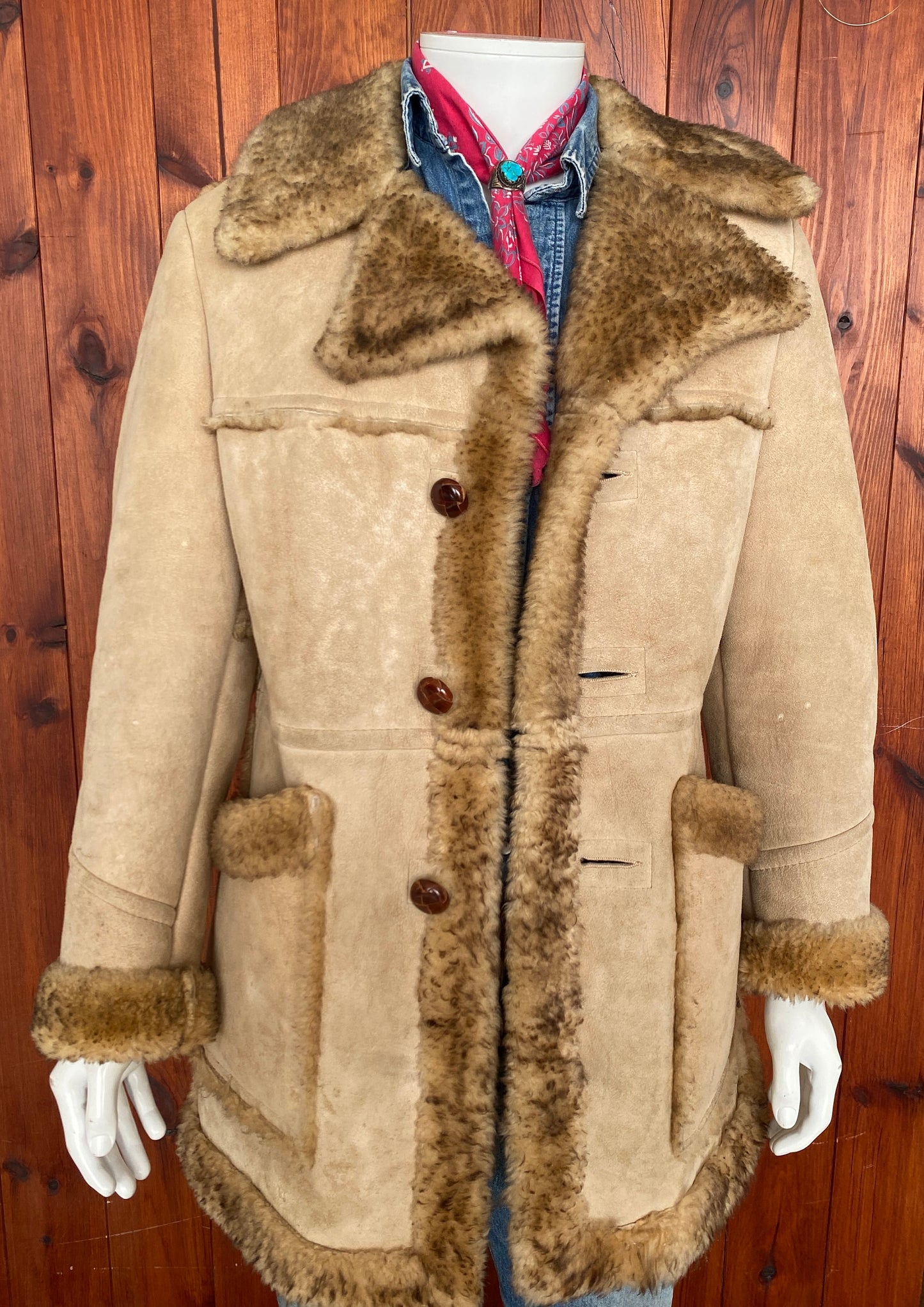 Vintage shearling ranger coat, size 40 US (50 EU), made in the USA - Warmth, style, and quality craftsmanship.