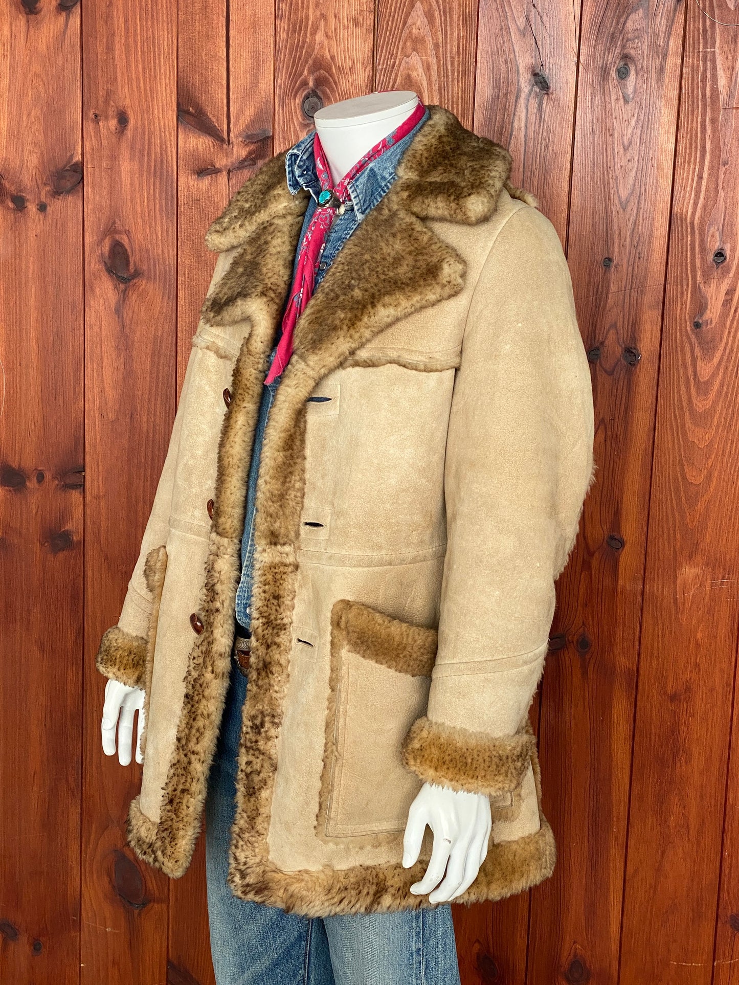 Vintage shearling ranger coat, size 40 US (50 EU), made in the USA - Warmth, style, and quality craftsmanship.
