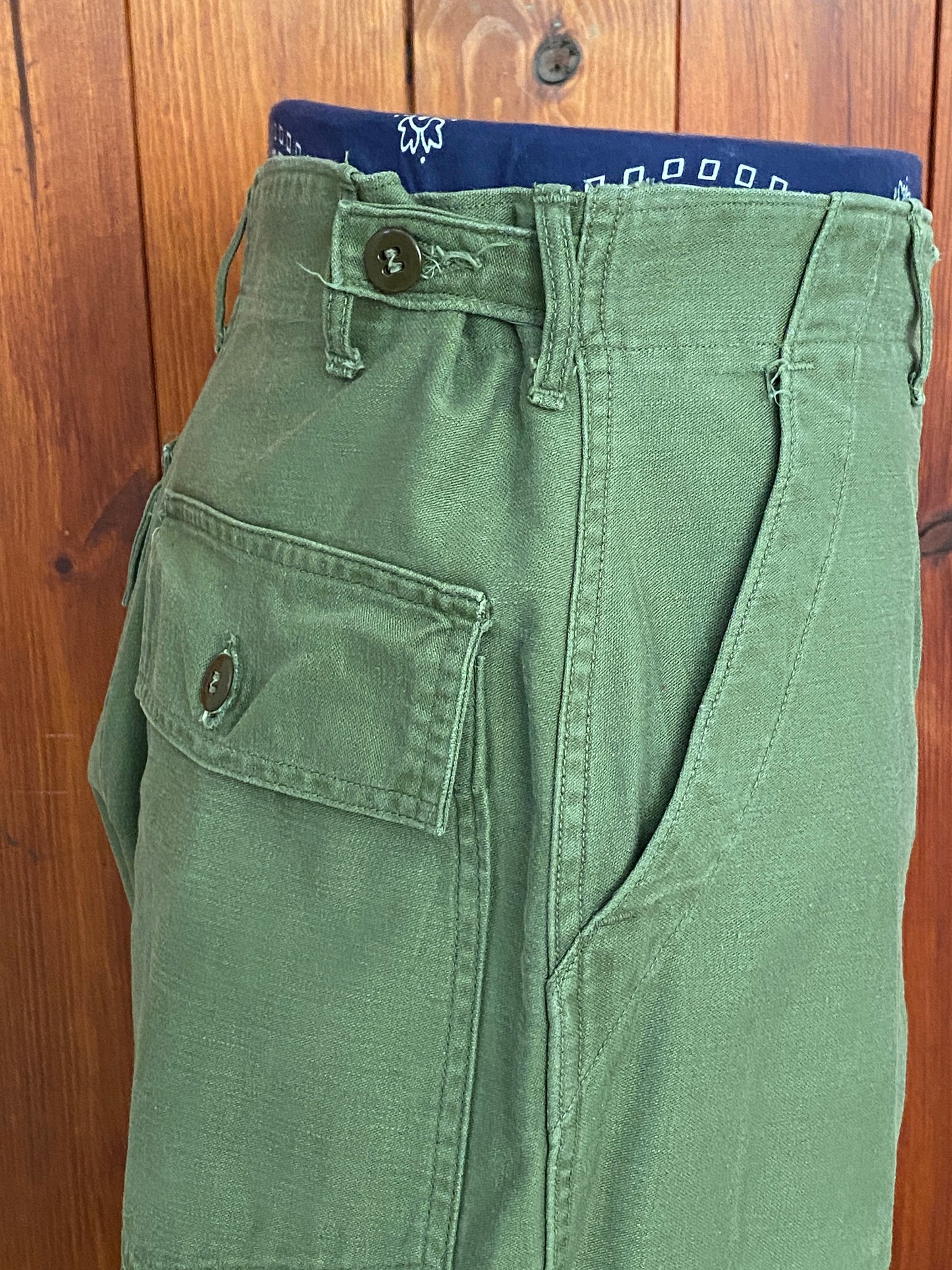 Size Med. Authentic 60s Vietnam war era OG-107 fatigue pants