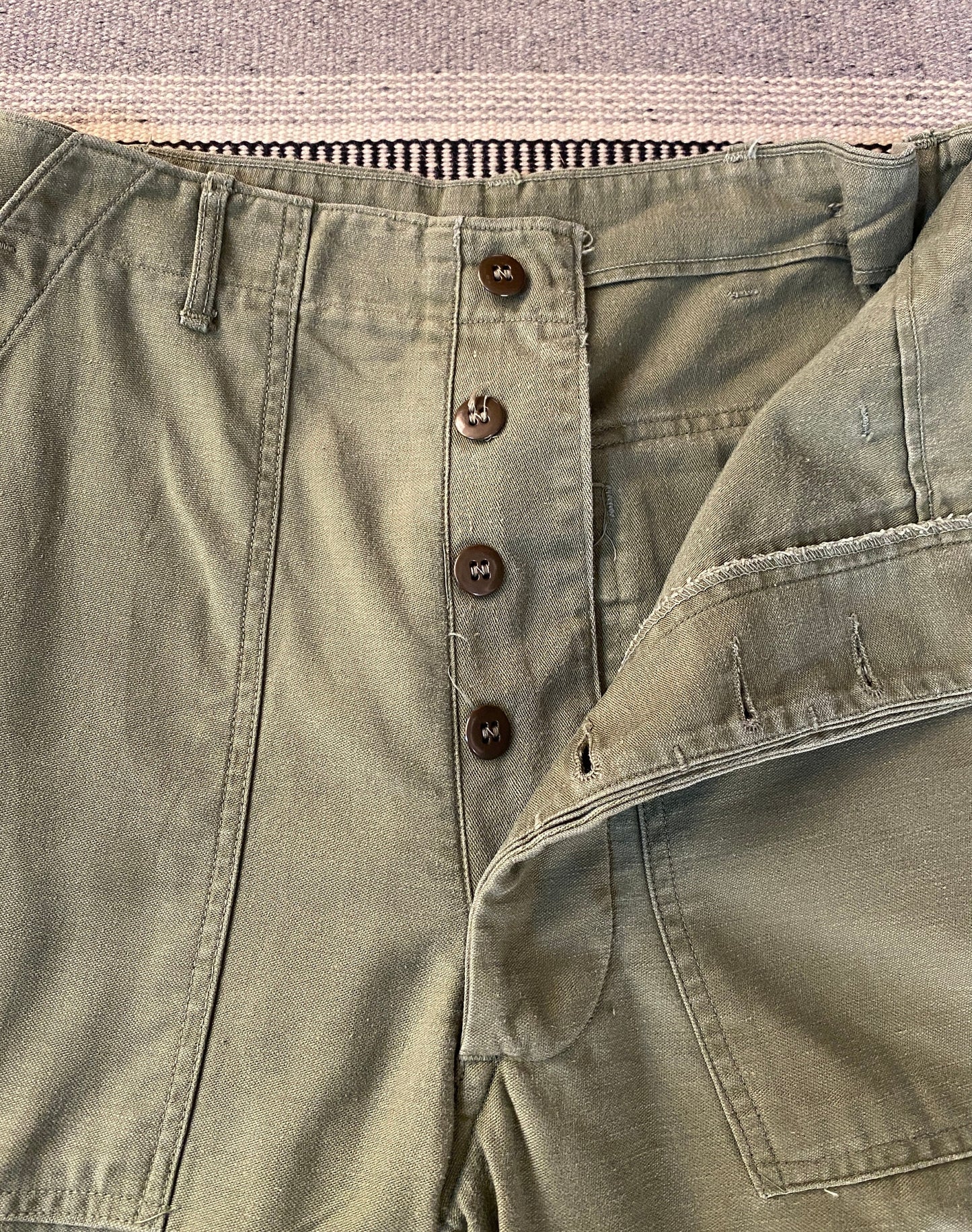 Size Med. Authentic 60s Vietnam war era OG-107 fatigue pants
