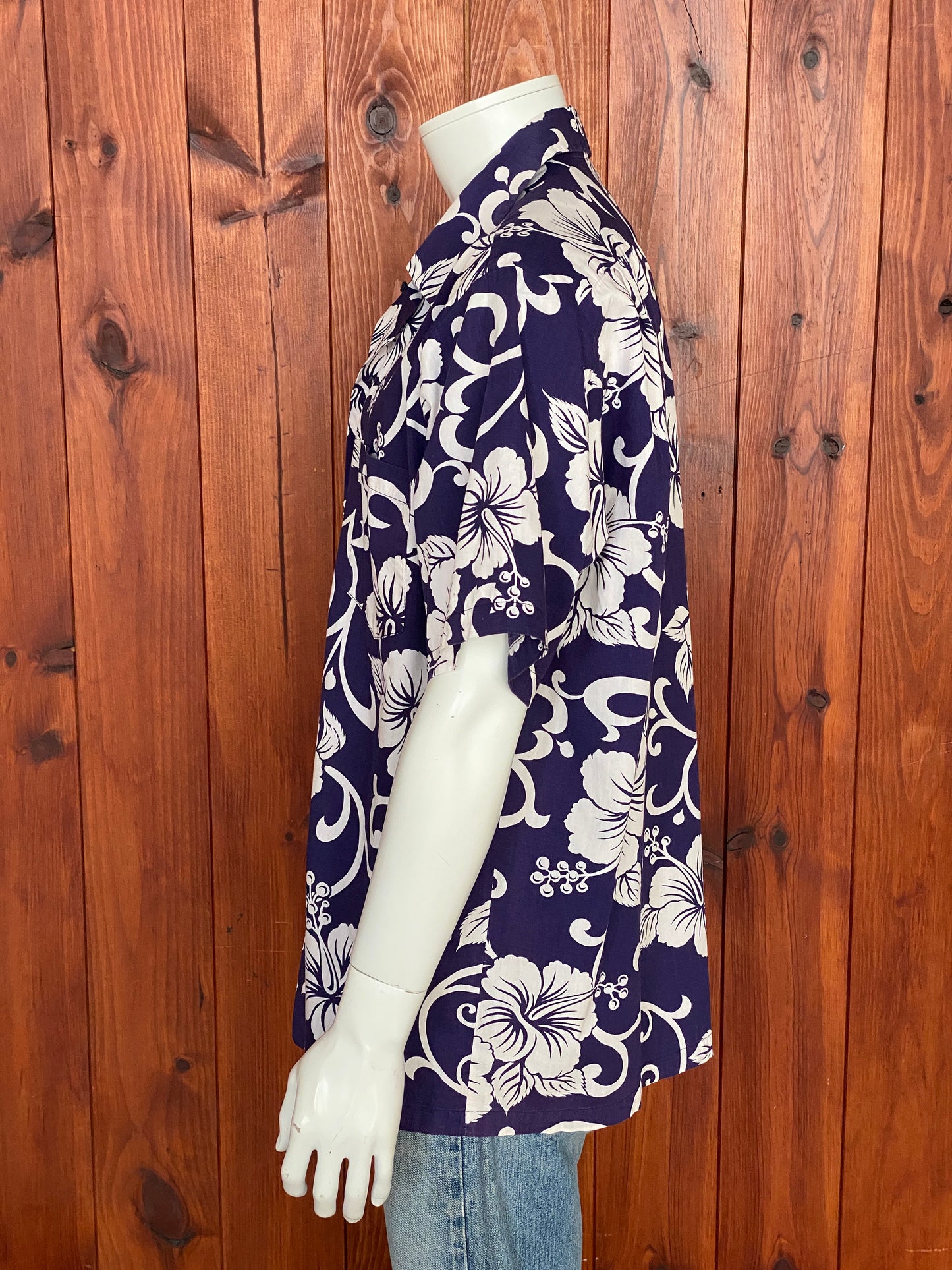 XL. Vintage 70s Hawaiian thin cotton shirt