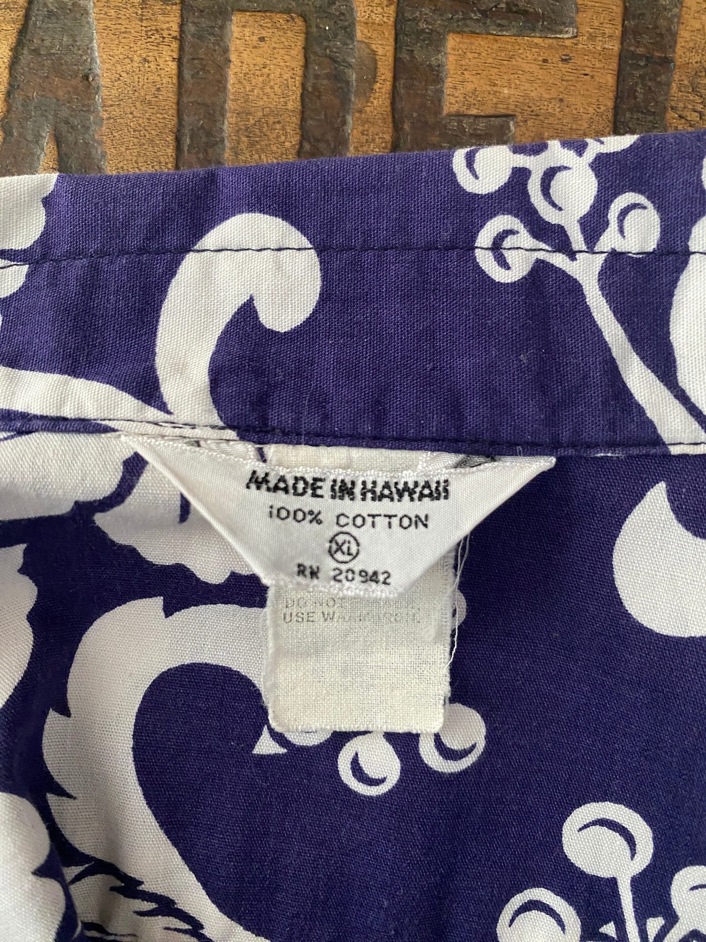 XL. Vintage 70s Hawaiian thin cotton shirt