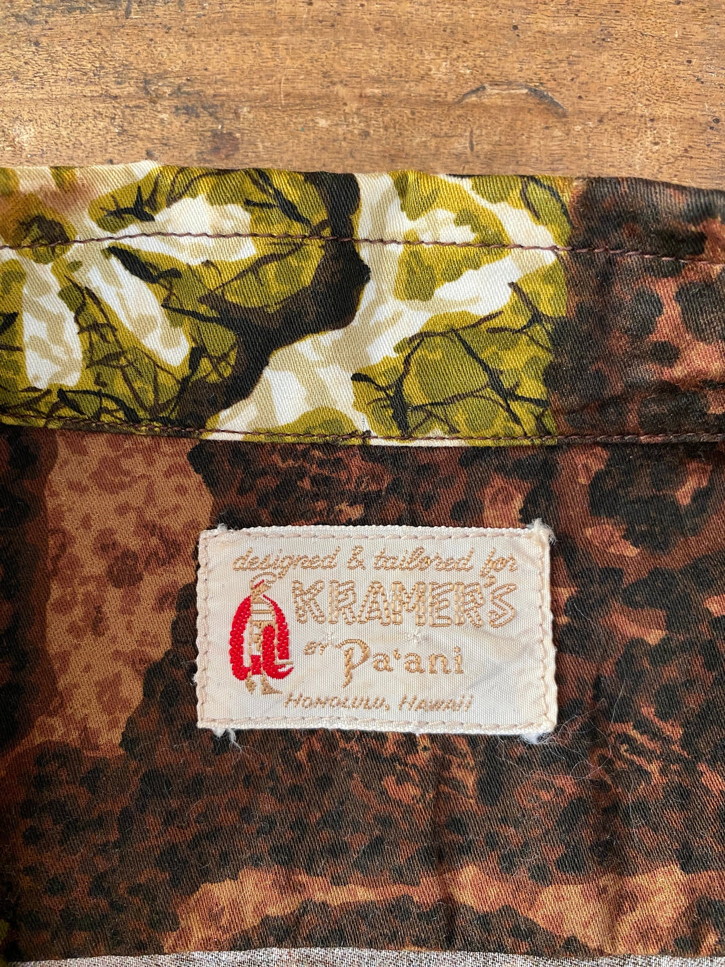 Large Vintage 60s Hawaiian Satin Cotton Shirt: Classic Retro Apparel Made in Hawaii
