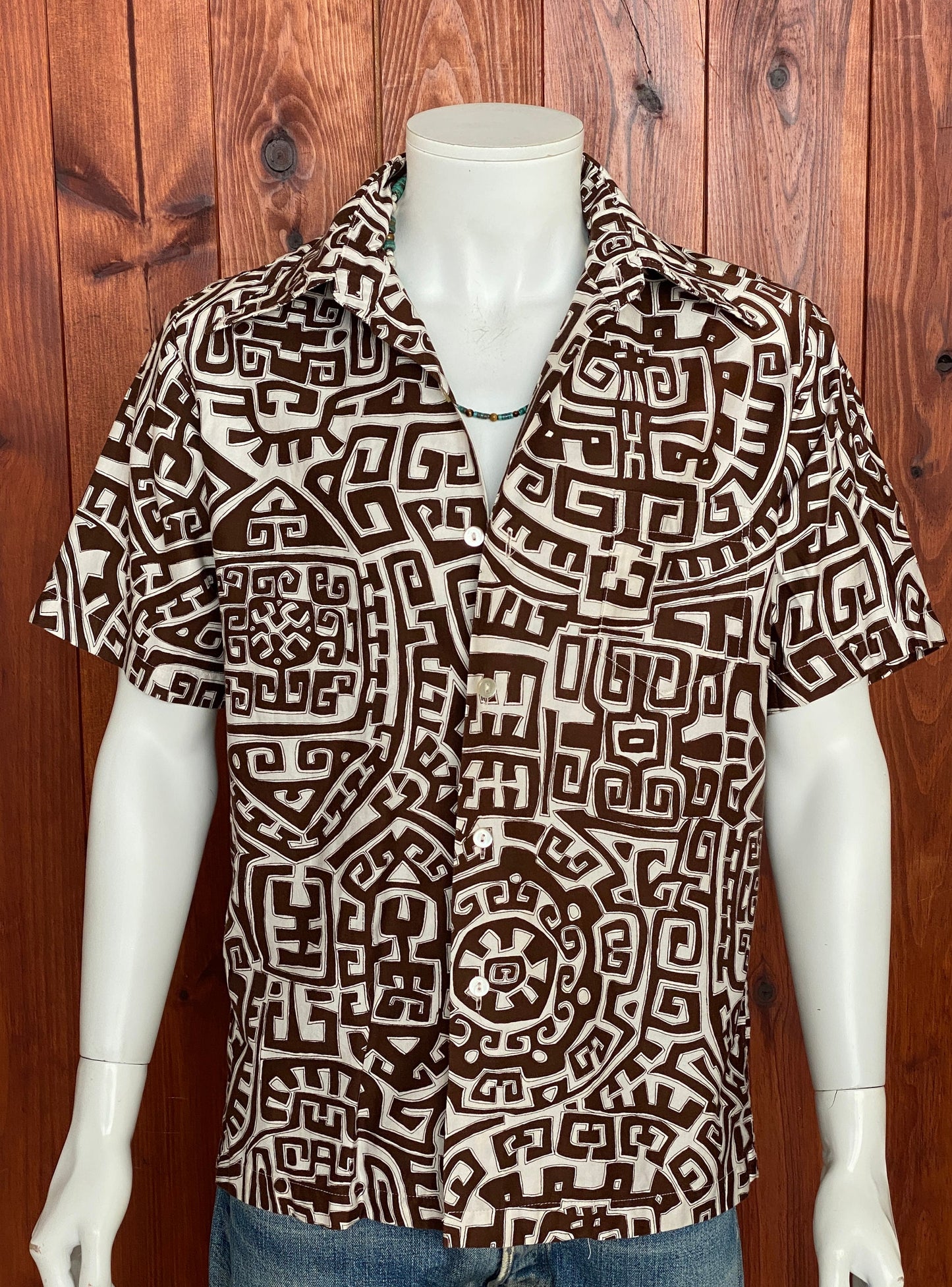 Large. Vintage 70s Hawaiian satin cotton shirt