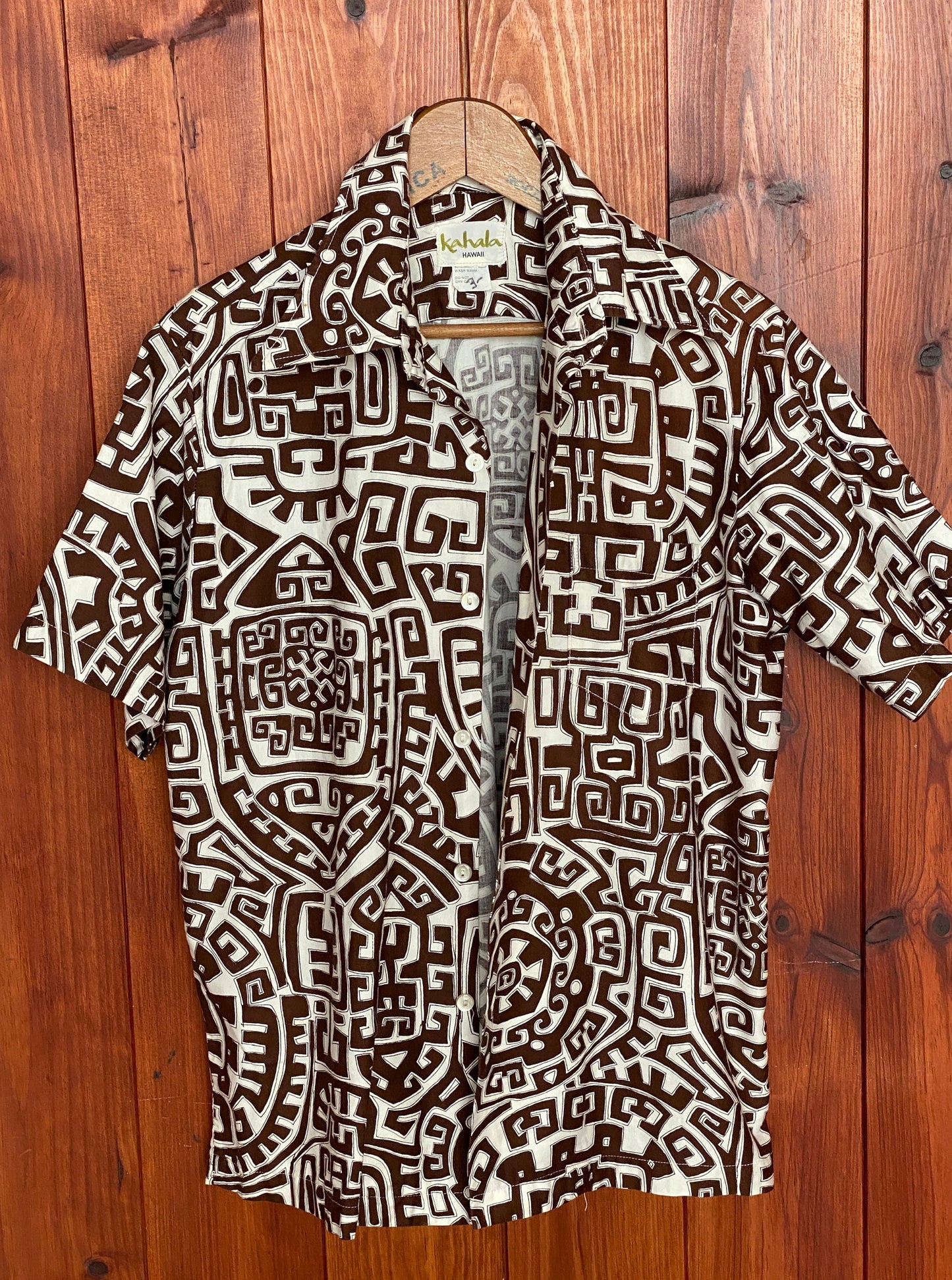 Large. Vintage 70s Hawaiian satin cotton shirt