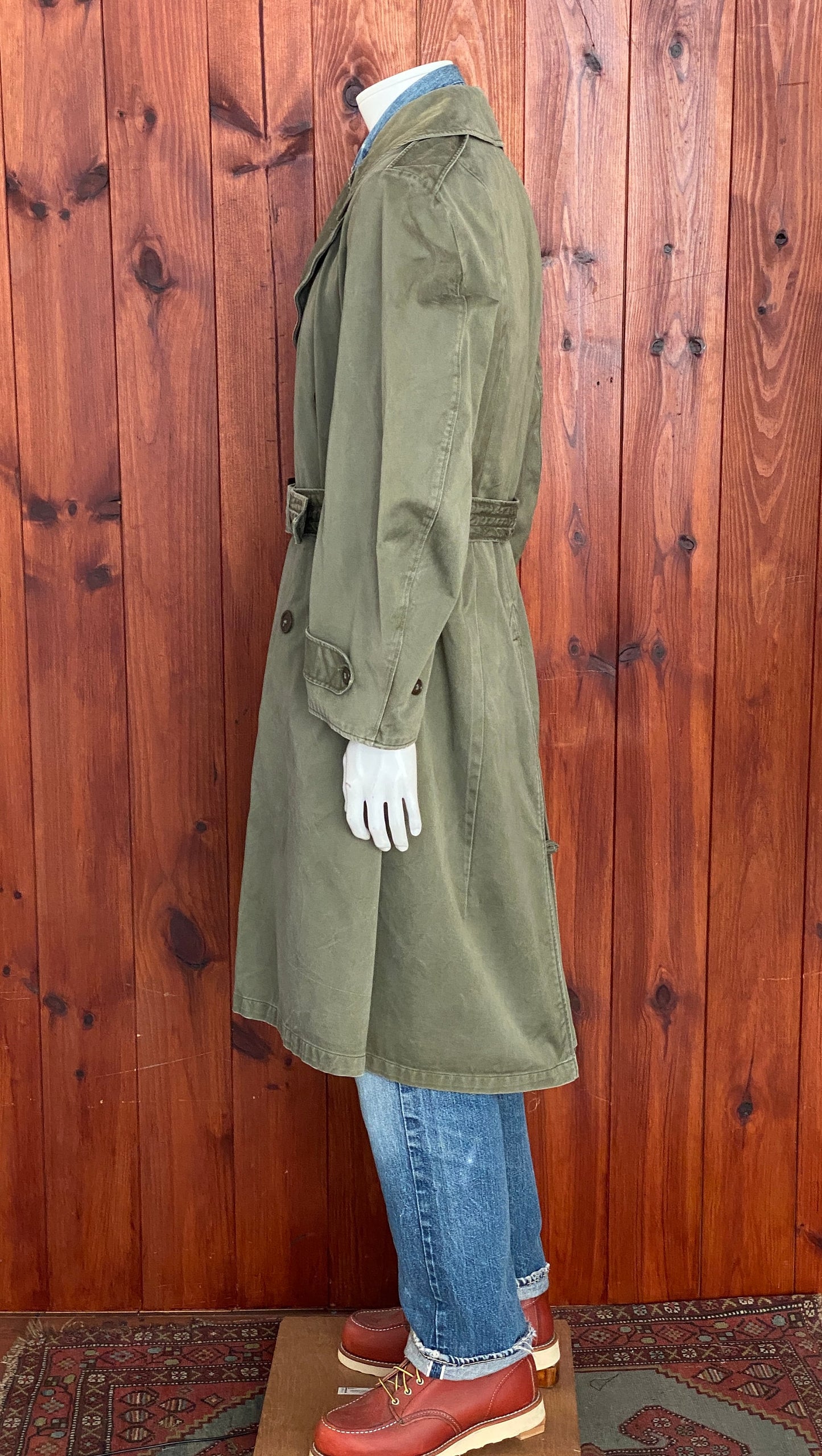 Original US Army 1950s Trench Coat: Authentic Military Vintage Apparel in Medium Regular Size. Embrace History and Style Today!
