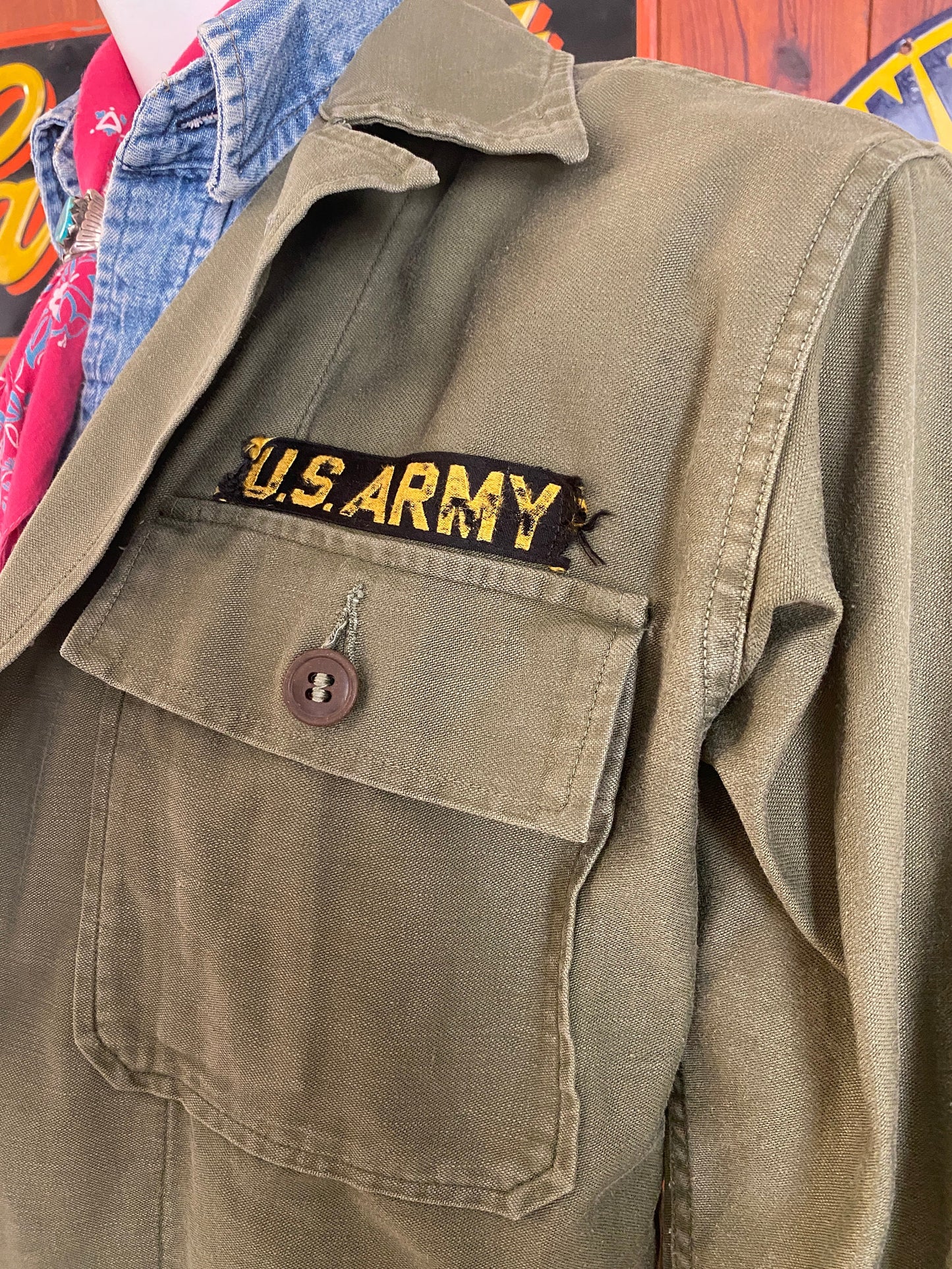 Medium Authentic 60s Vintage First Pattern US Army OG-107 Fatigue Shirt | Military Collectible