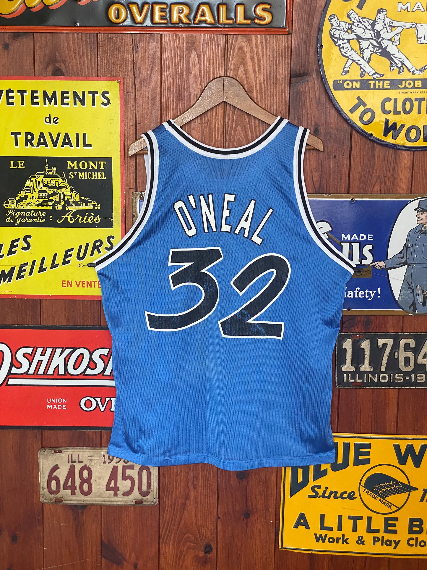 Vintage 90s Orlando NBA jersey with player O'Neal #32, size 48 - front view. Made by Champion.