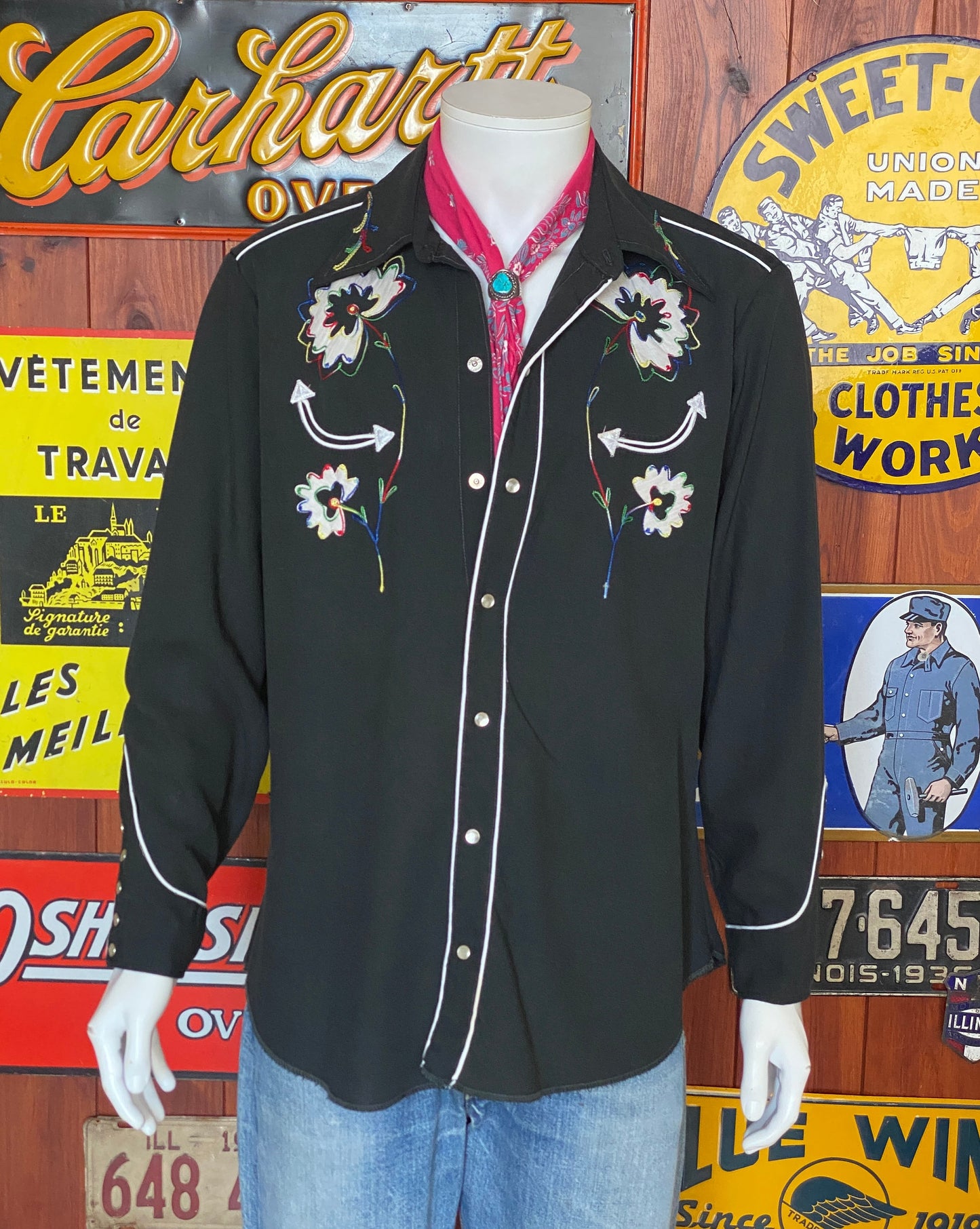 Size Med/Large. Vintage 70s embroidered H Bar C western shirt