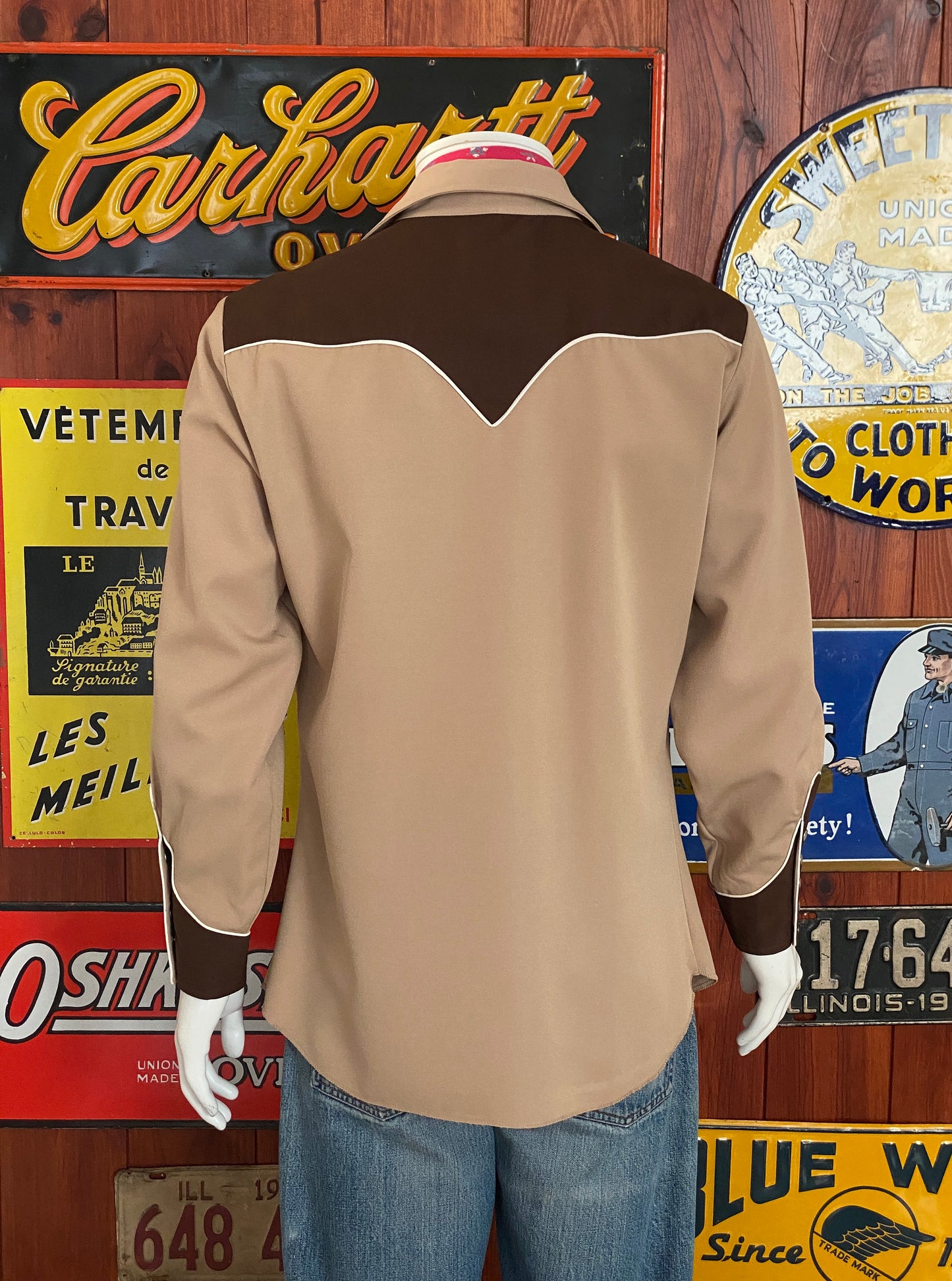 Size Medium. Vintage 70s embroidered H Bar C western shirt