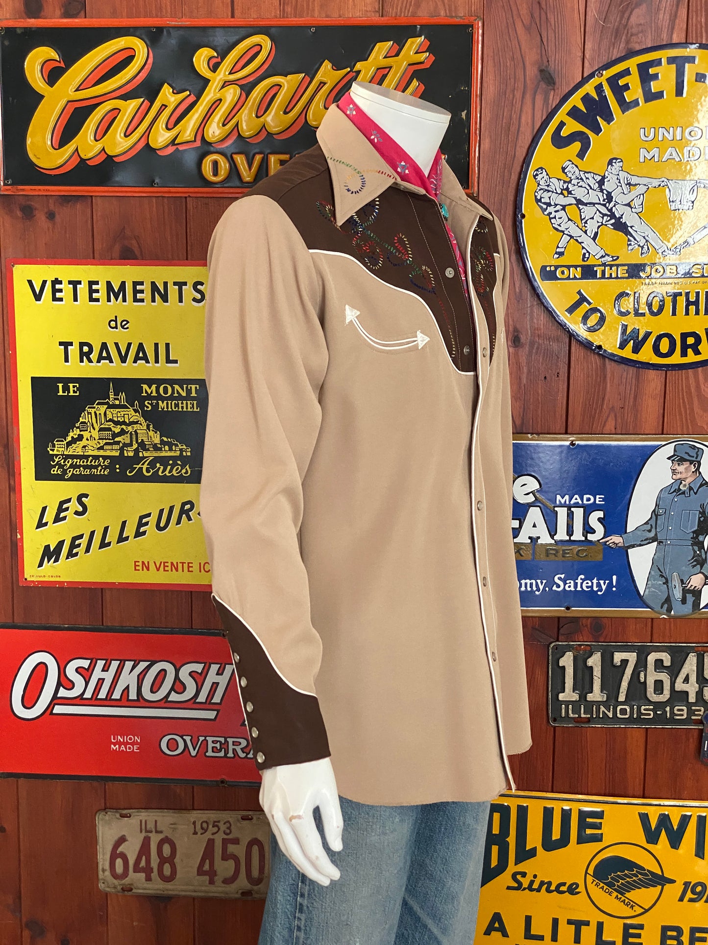 Size Medium. Vintage 70s embroidered H Bar C western shirt