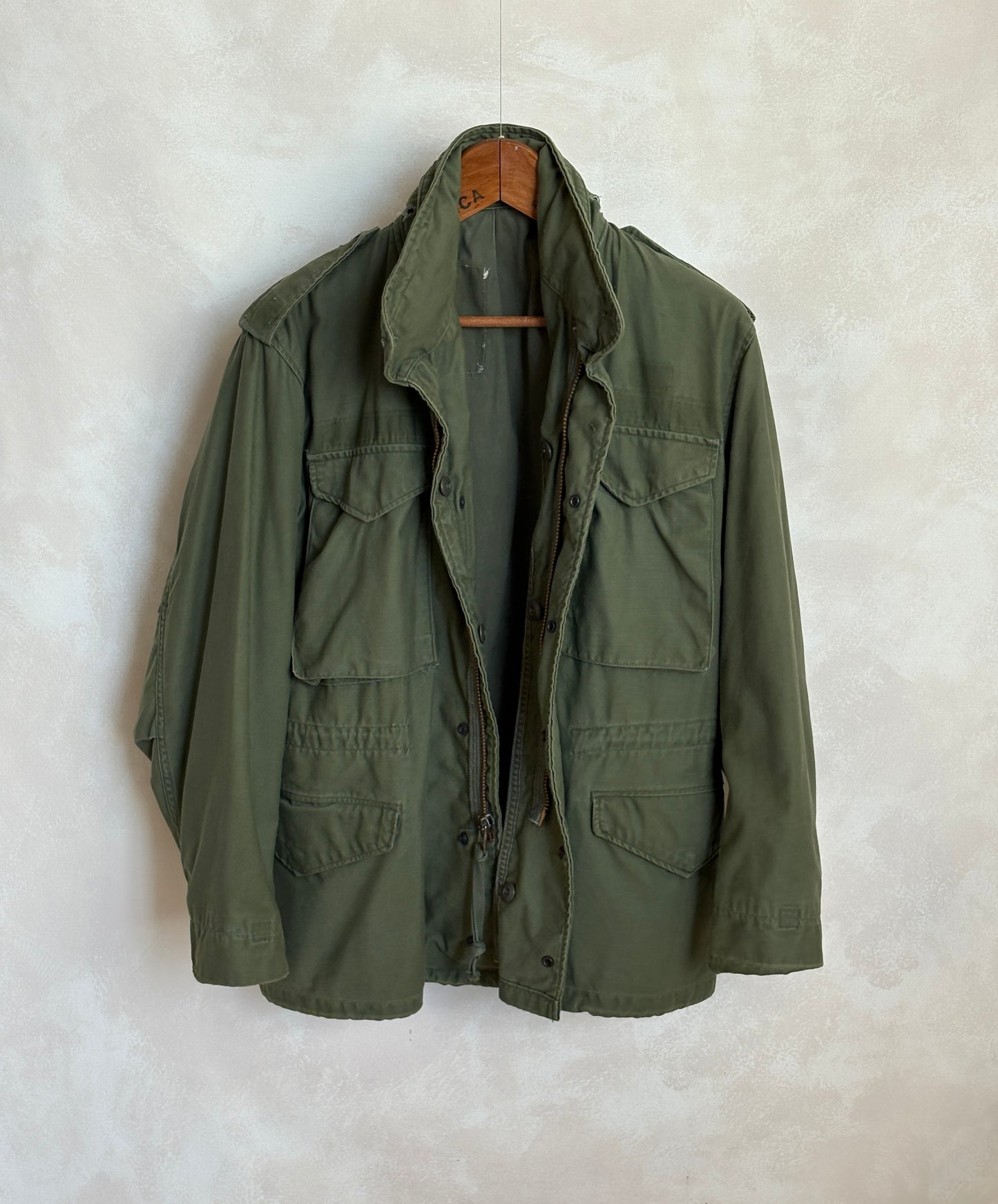 Small Reg. Authentic US Army M-65 field jacket Military