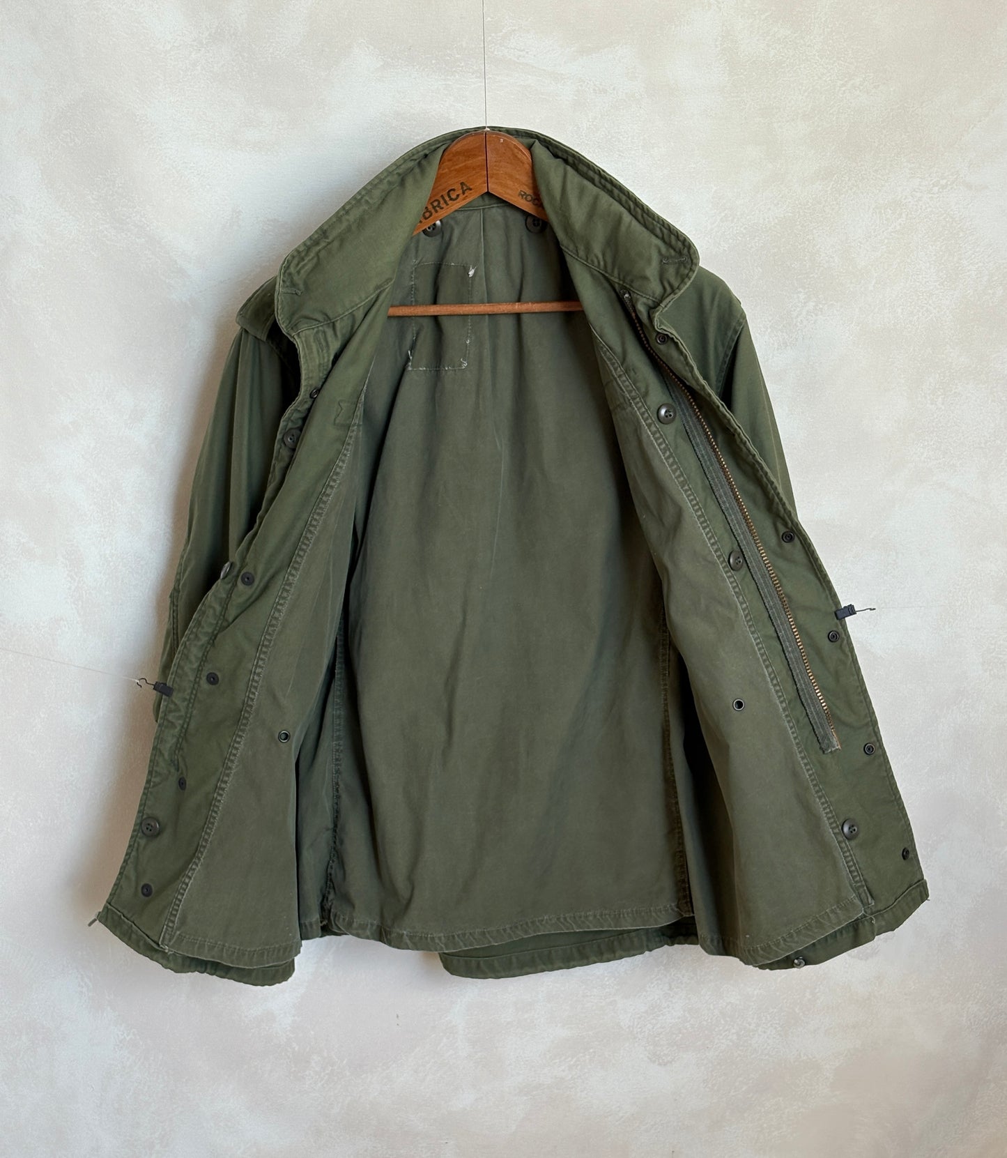Small Reg. Authentic US Army M-65 field jacket Military