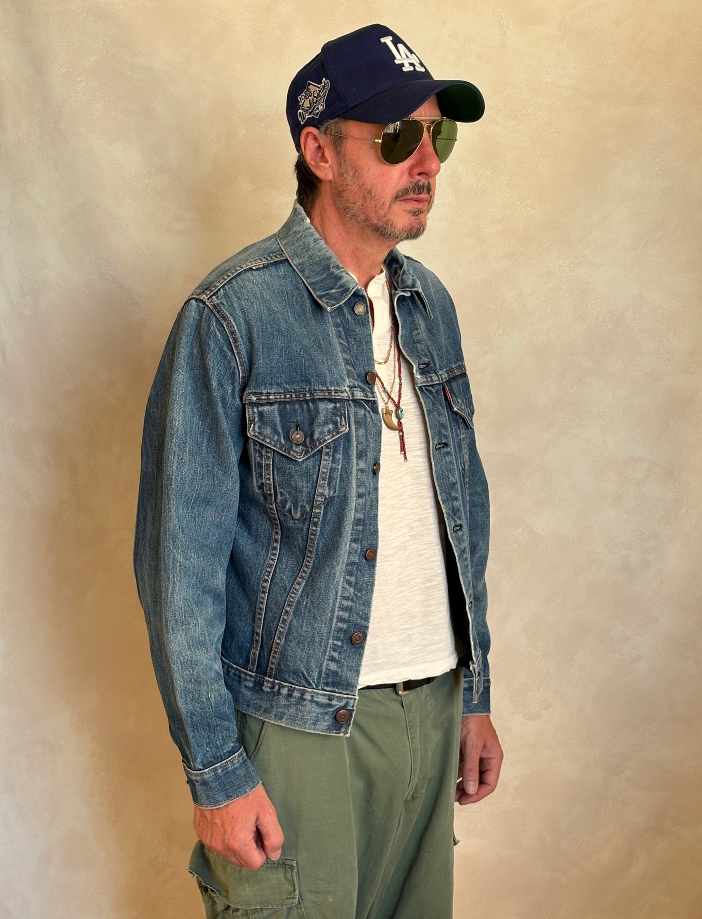 Size 42US / 52EU. Vintage late 70s 70505 Levis 2 pockets made in USA