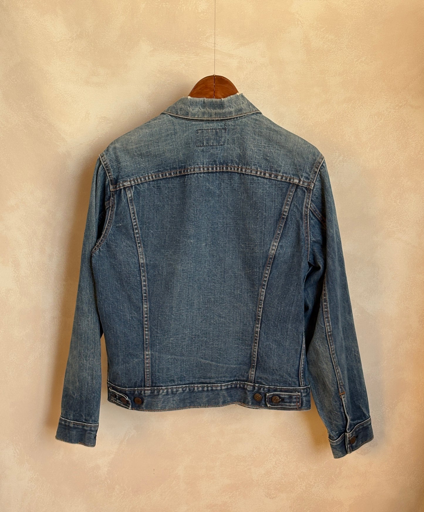 Size 42US / 52EU. Vintage late 70s 70505 Levis 2 pockets made in USA