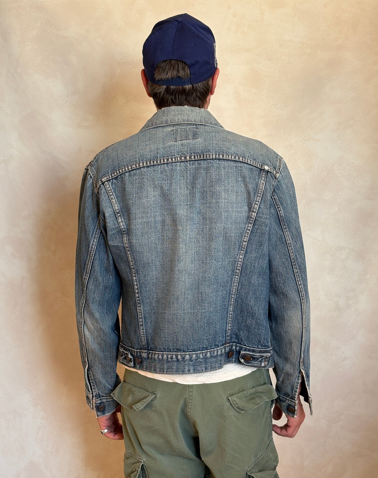 Size 42US / 52EU. Vintage late 70s 70505 Levis 2 pockets made in USA