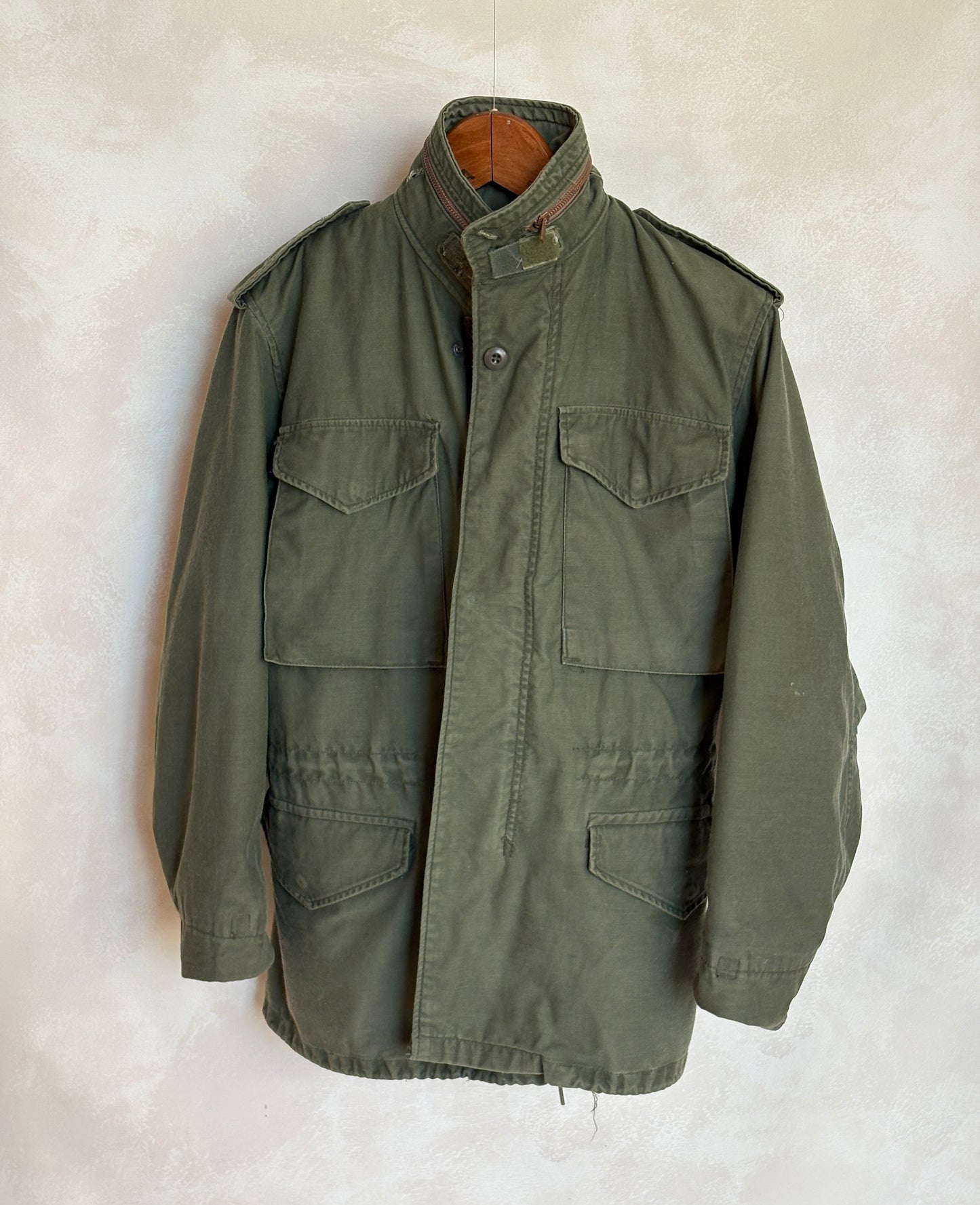 X Small Reg. Authentic 1980 US Army M-65 field jacket Military