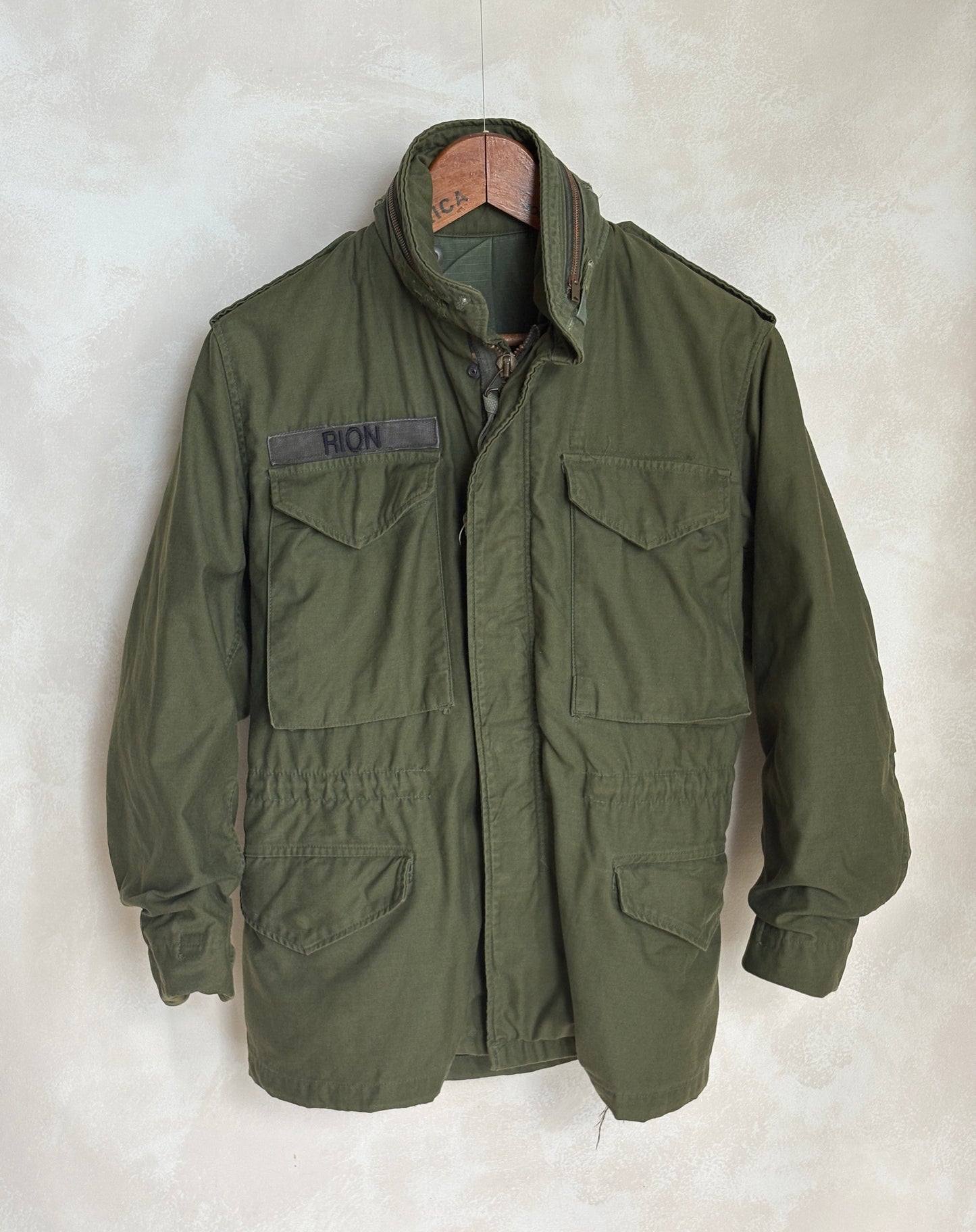X Small Short. Authentic 1982 US Army M-65 field jacket Military
