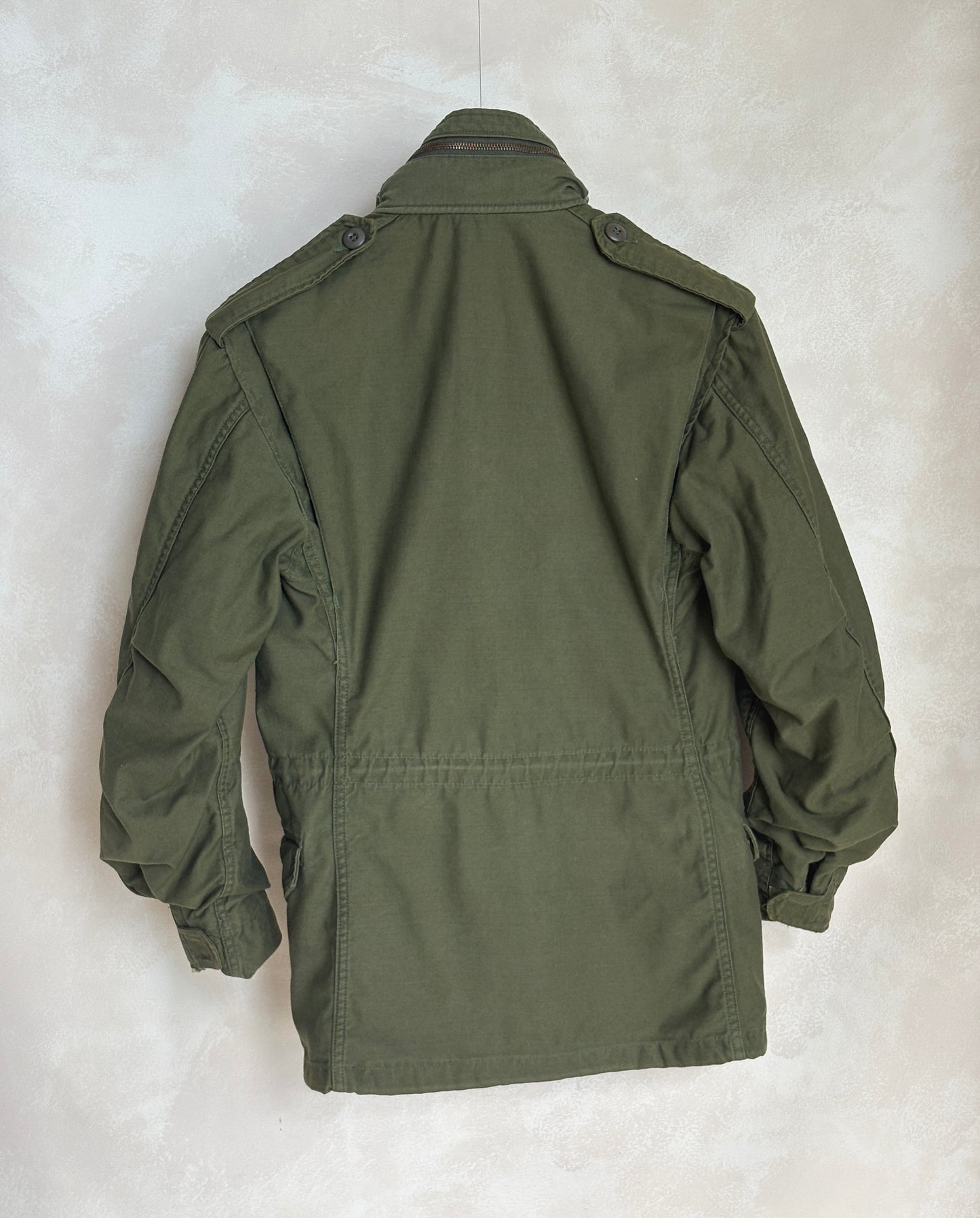 X Small Short. Authentic 1982 US Army M-65 field jacket Military