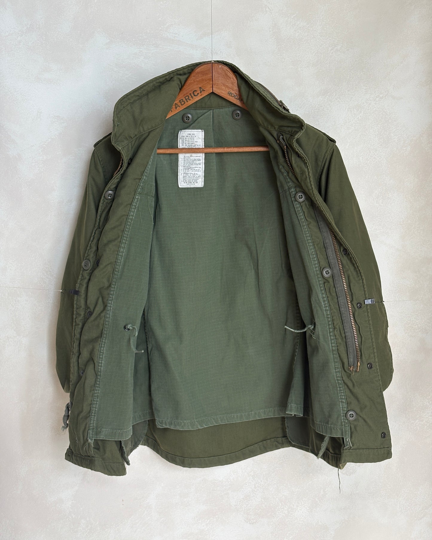 X Small Short. Authentic 1982 US Army M-65 field jacket Military