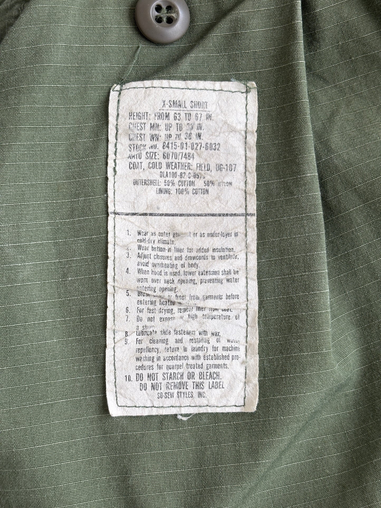 X Small Short. Authentic 1982 US Army M-65 field jacket Military