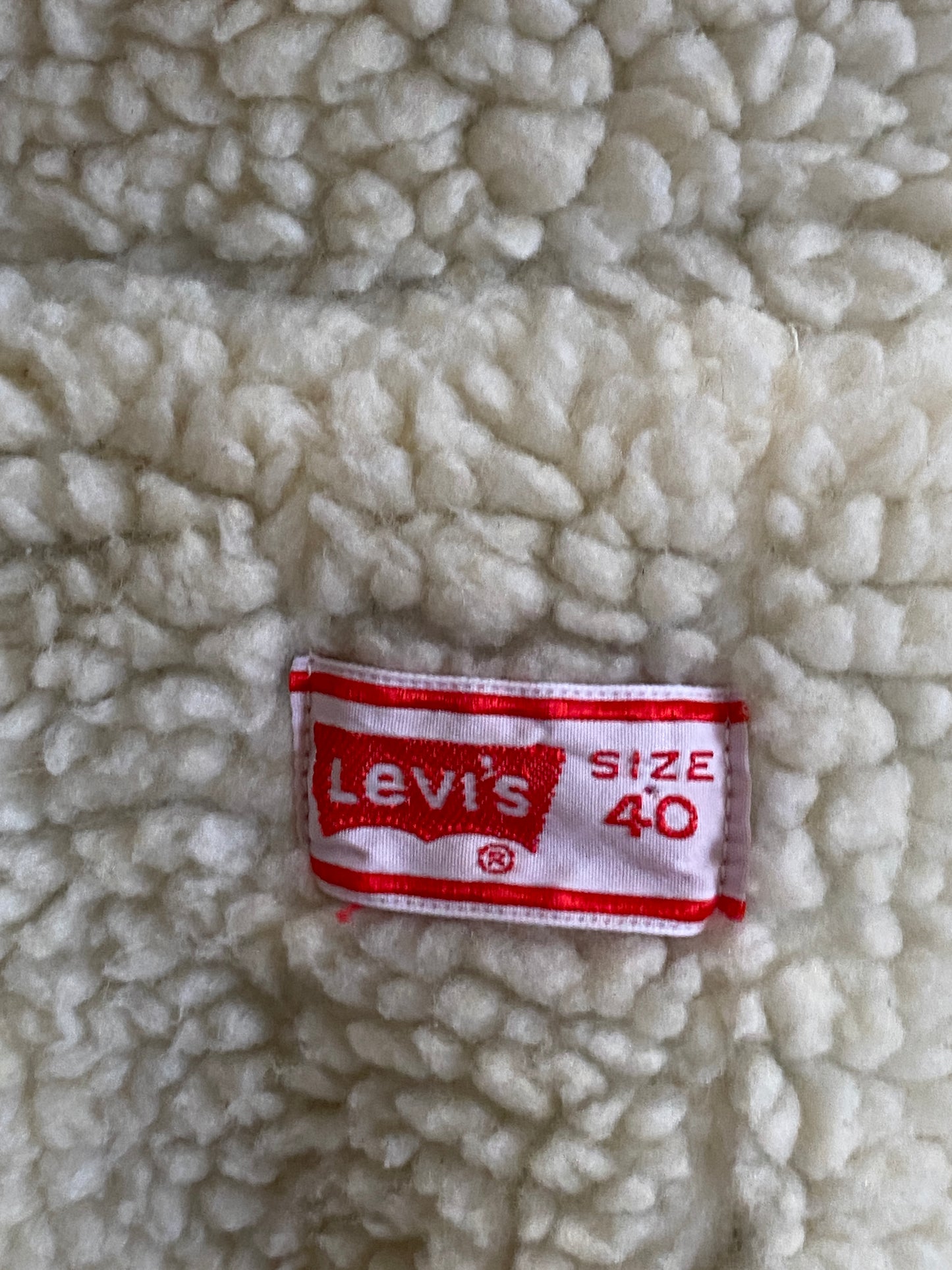 Size 40US/50EU. 2 pockets Vintage Levis sherpa fleece Jacket Made in USA.