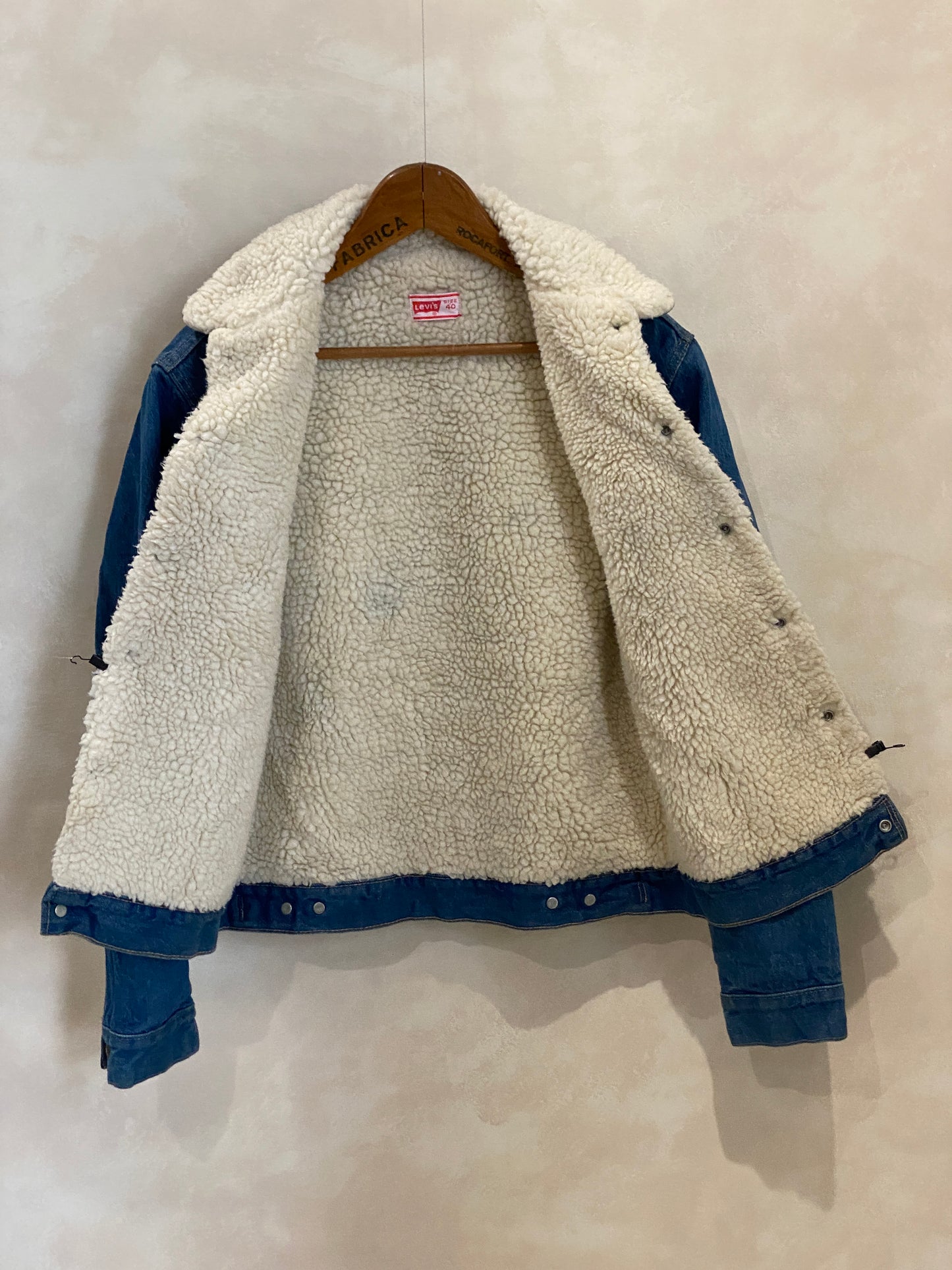 Size 40US/50EU. 2 pockets Vintage Levis sherpa fleece Jacket Made in USA.