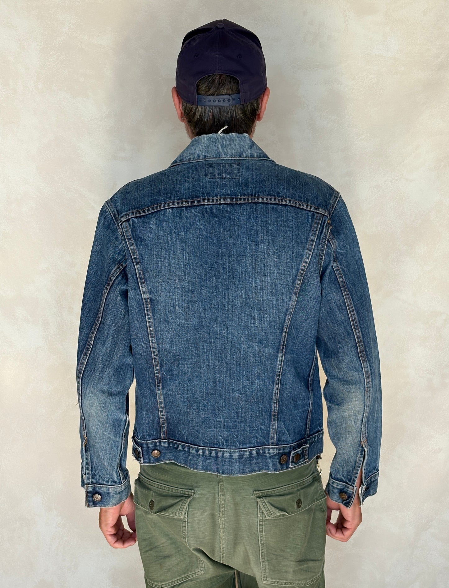 Size 40US / 50EU. Vintage Early 70s 2 pocket Levi’s Denim Jacket 70505 – Single Stitch, Made in USA