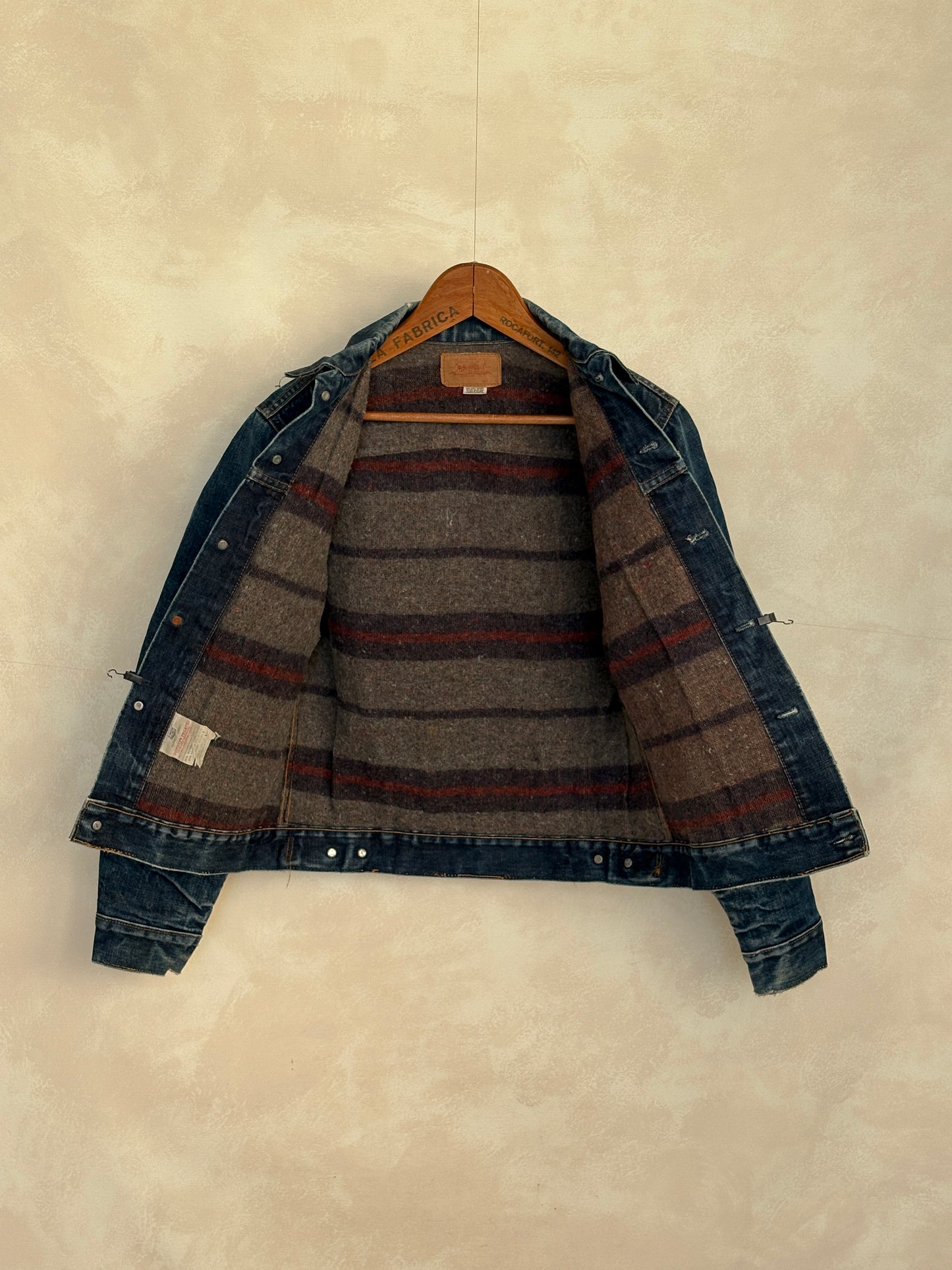 Size 38US / 48EU. Levis 70505 –  Vintage Early 70s 2 pocket Levi’s lined Denim Jacket 70505 – Single Stitch, Made in USA
