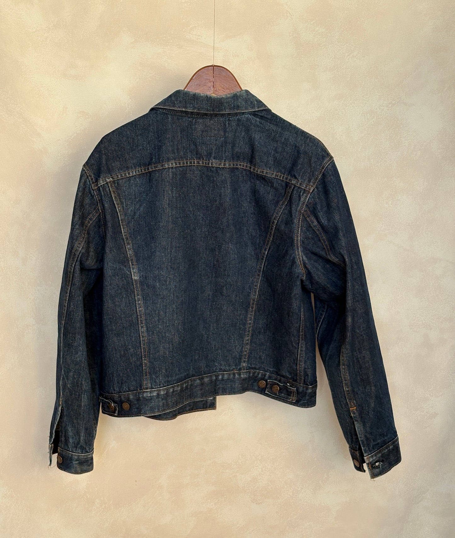 Size 46US / 56EU. Vintage Early 70s 2 pocket Levi’s Denim Jacket 70505 – Single Stitch, Made in USA