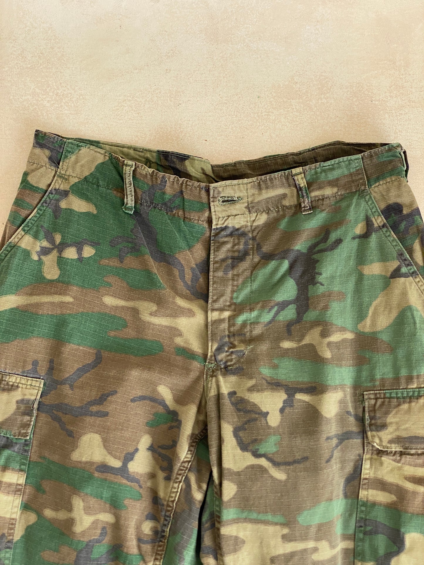 Med Short . Authentic US Army 1970 Vietnam war era camouflage jungle pants.