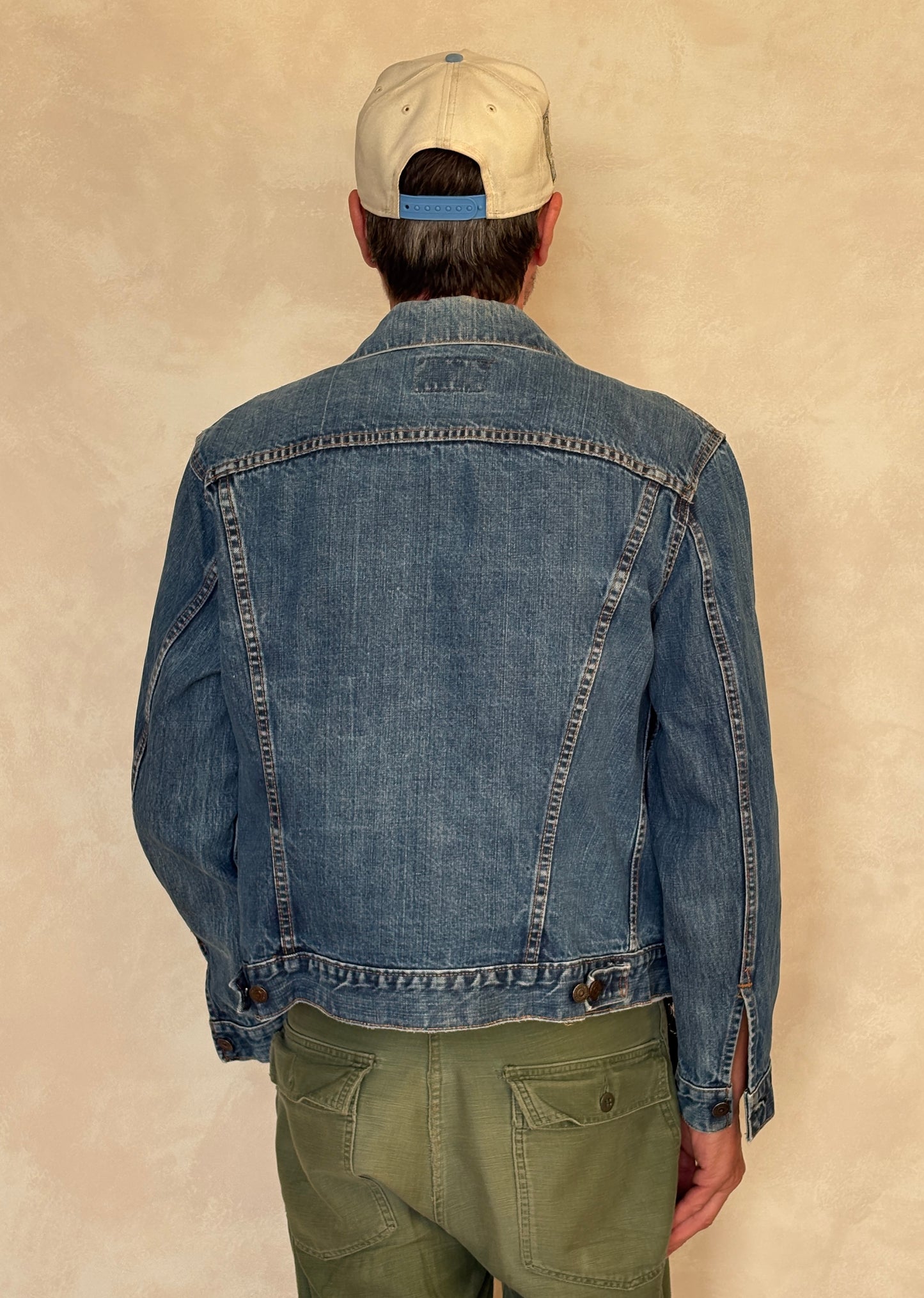 Size 42US / 52EU. Vintage Early 70s 2 pocket Levi’s Denim Jacket 70505 – Single Stitch, Made in USA