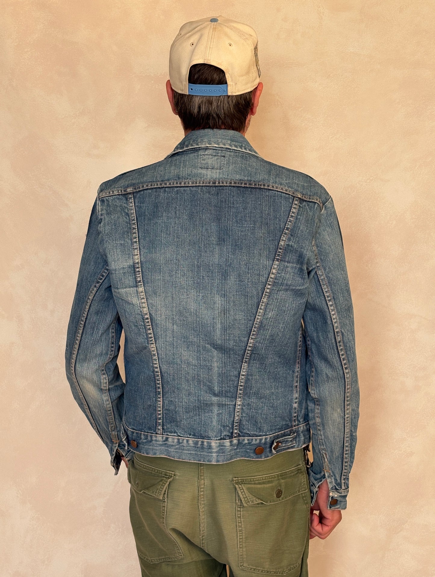 Size 40 Long US.  Authentic 70s Wrangler denim jacket -4 pockets- Made in the USA