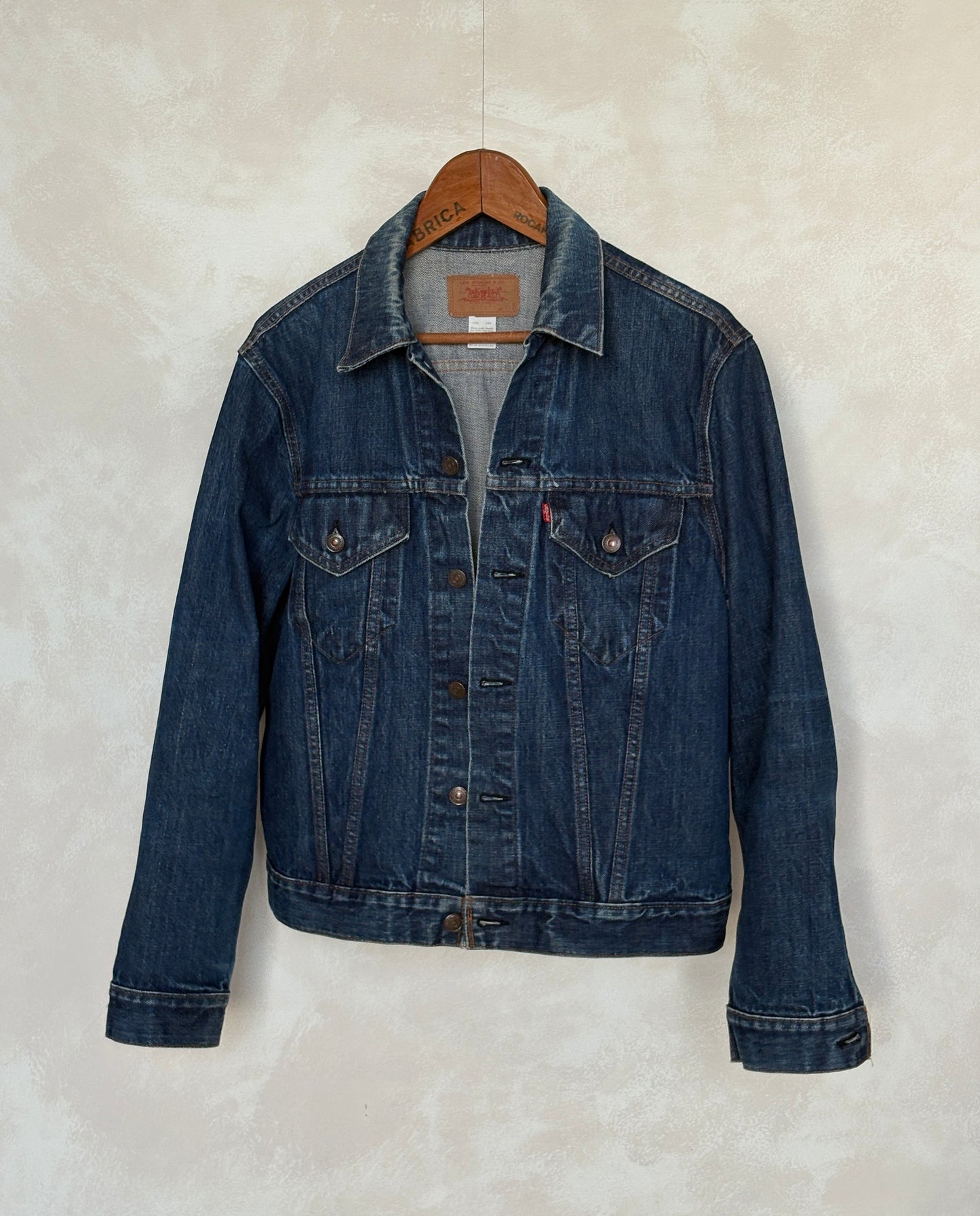 Size 42US / 52EU. Vintage 70s 2 pocket Levi’s Denim Jacket 70505 – Double Stitch, Made in USA